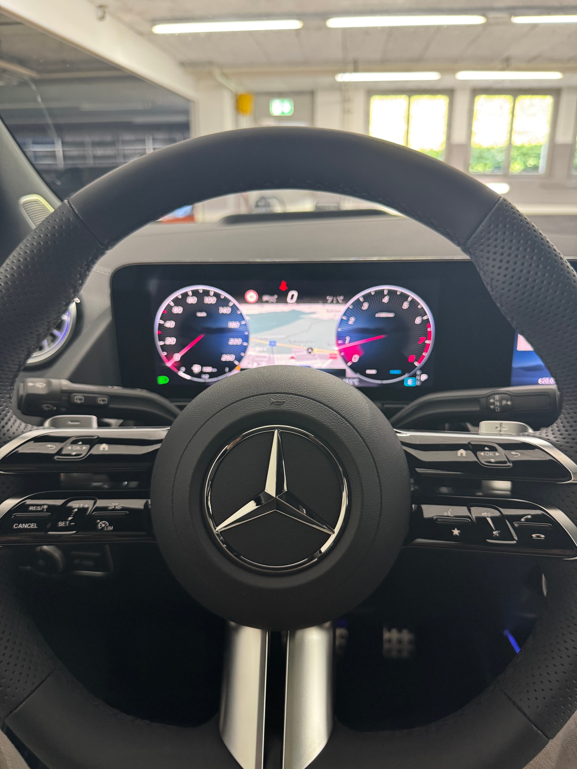 MERCEDES-BENZ GLA 250 4MATIC Swiss Star-image-8