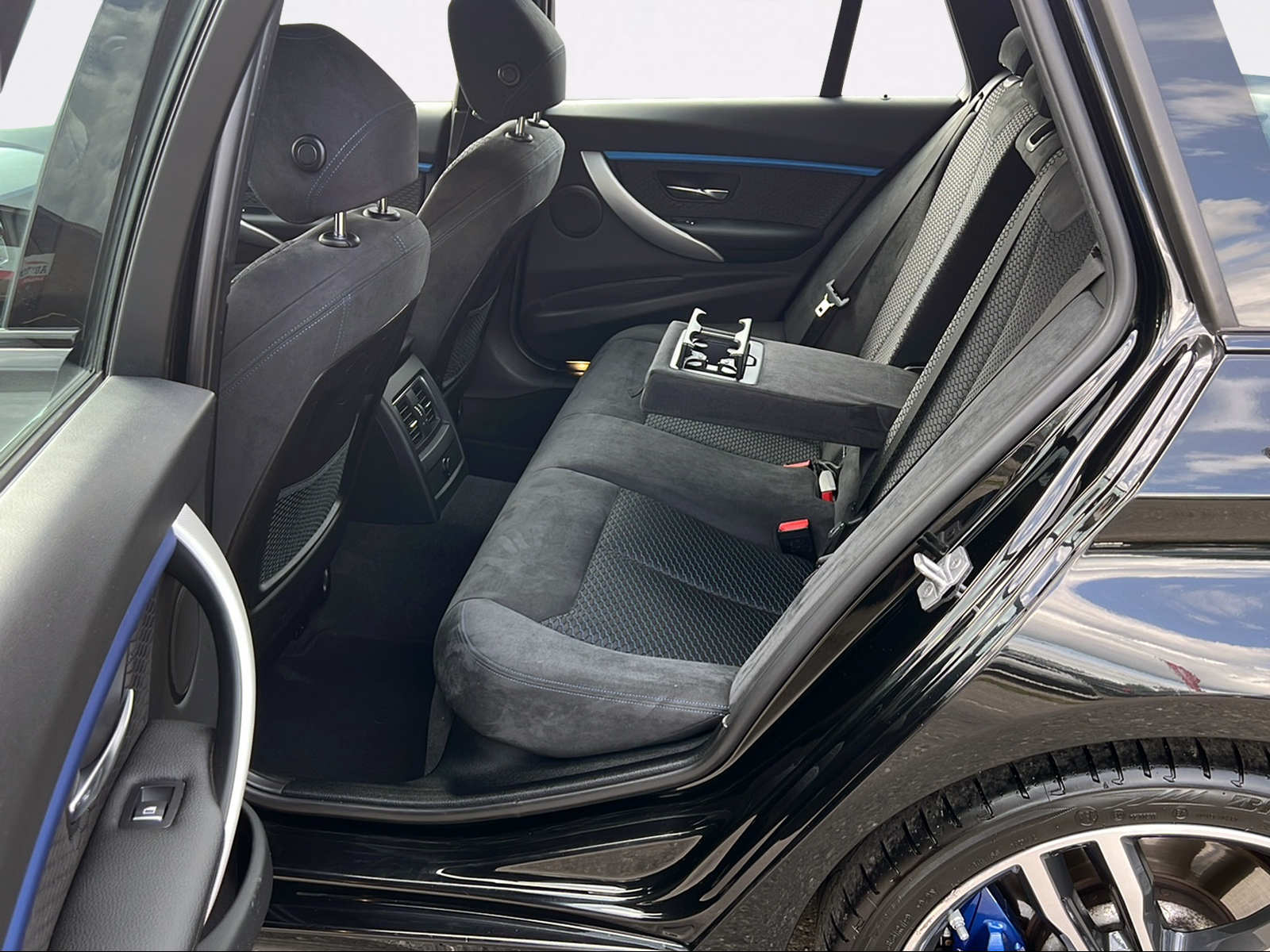 BMW 335d xDrive Touring Edition M Sport Steptronic-image-10
