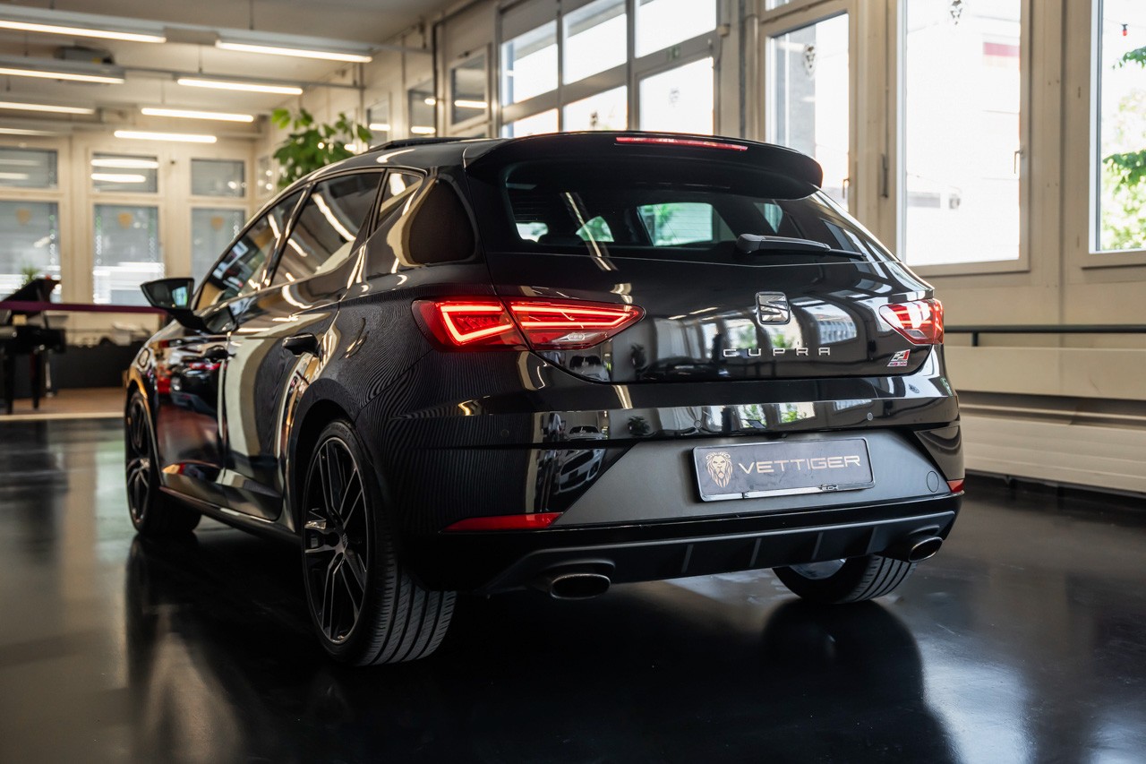 SEAT Leon 2.0 TSI Cupra 300 DSG-image-3