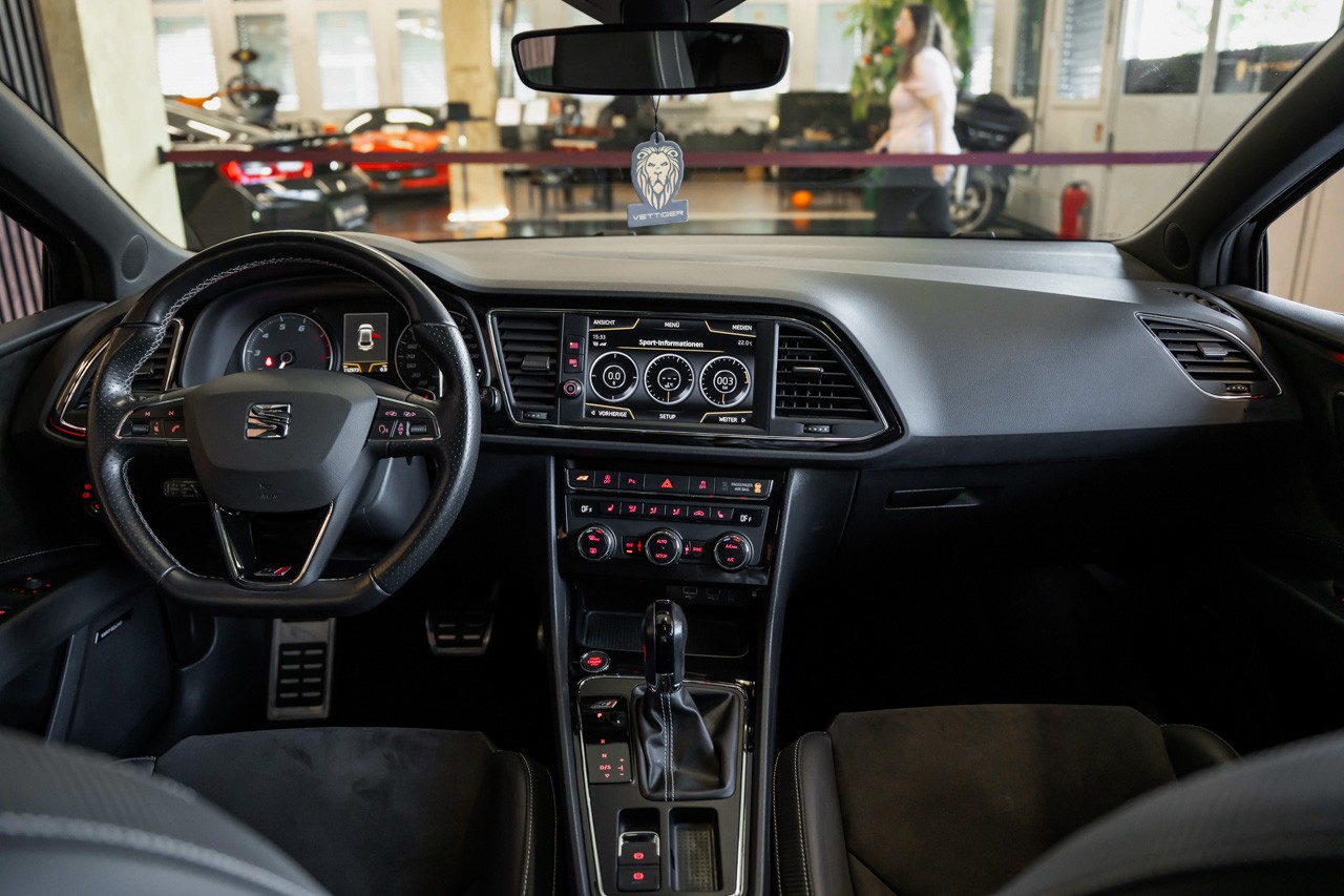 SEAT Leon 2.0 TSI Cupra 300 DSG-image-10