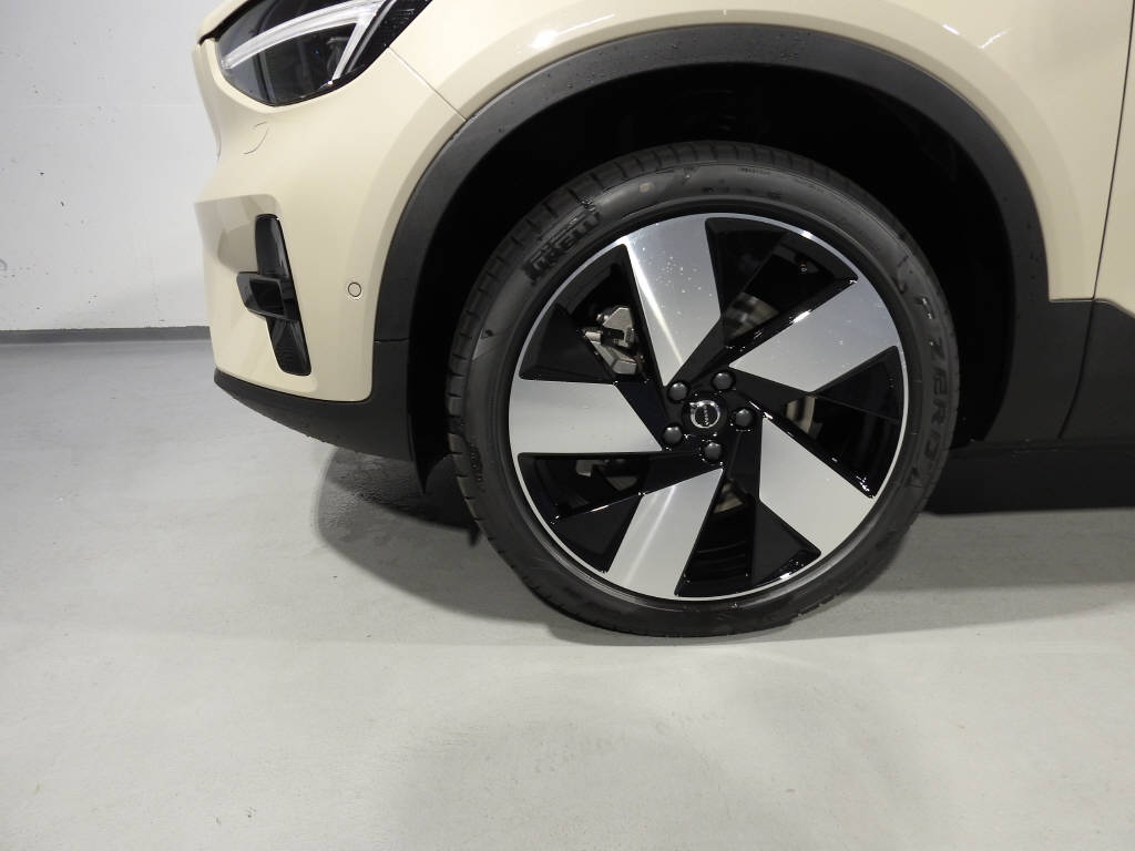 VOLVO EX40 Twin Ultra AWD-image-13