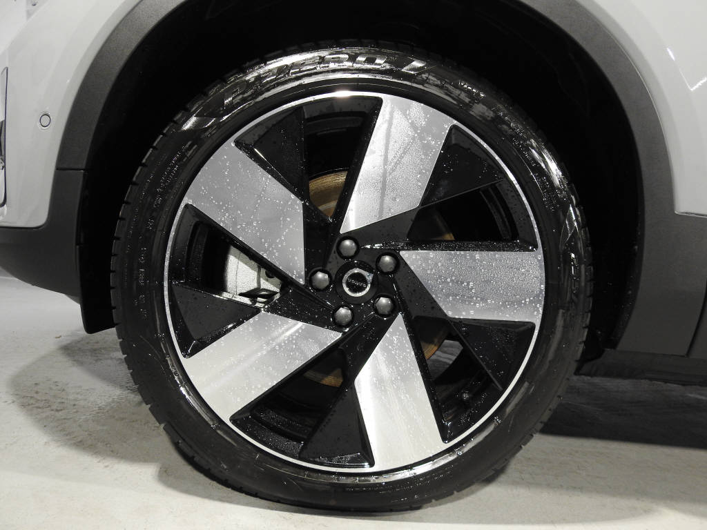 VOLVO EX40 Twin Ultra AWD-image-14