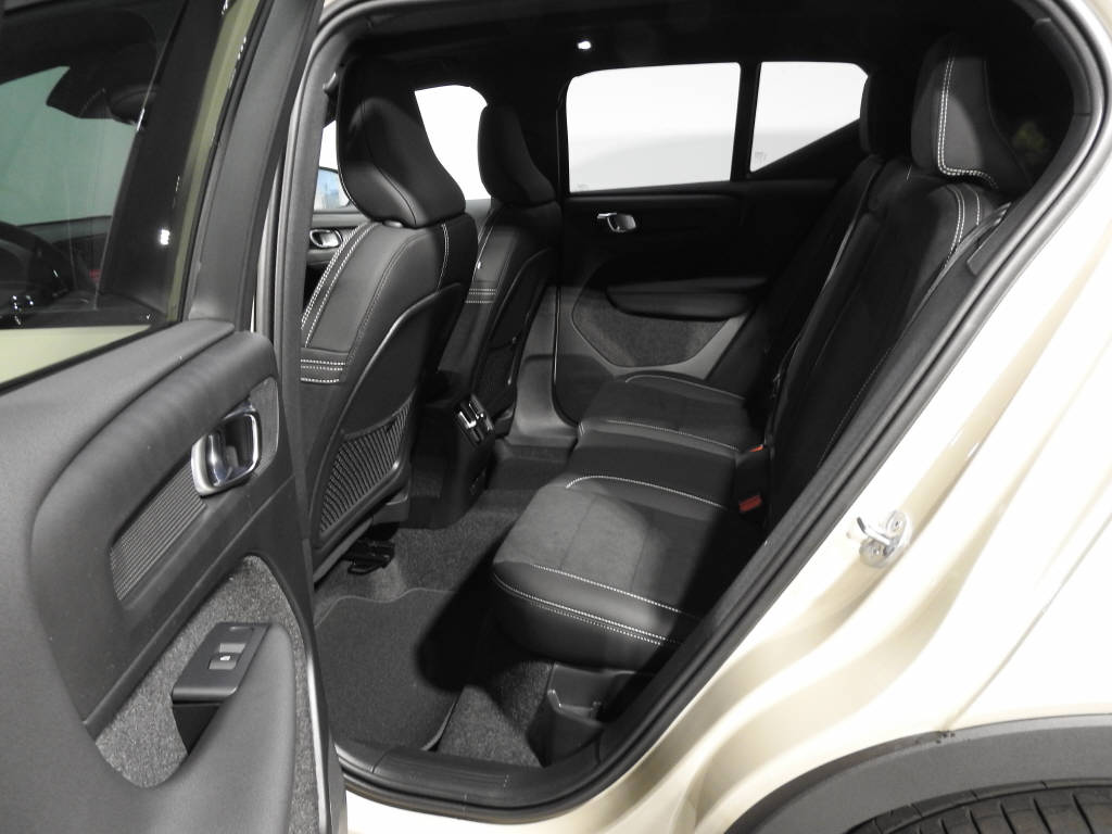 VOLVO EX40 Twin Ultra AWD-image-11