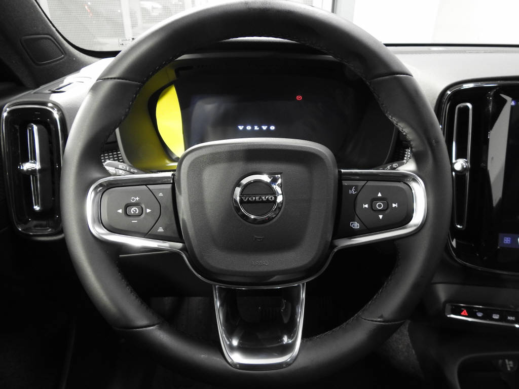VOLVO EX40 Twin Ultra AWD-image-6