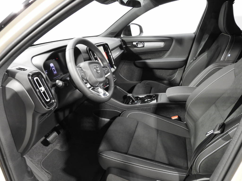 VOLVO EX40 Twin Ultra AWD-image-10