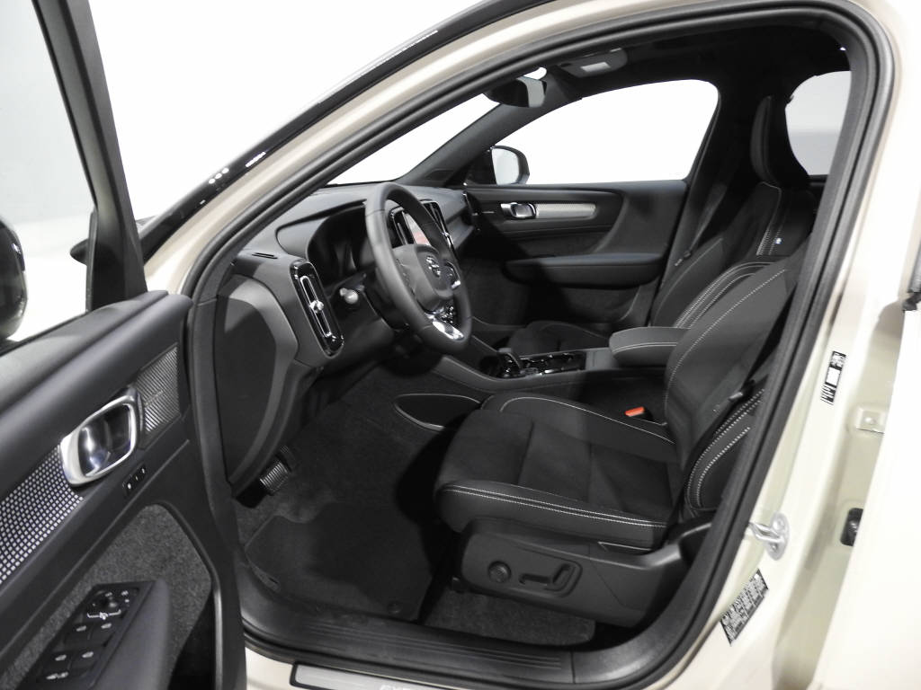 VOLVO EX40 Twin Ultra AWD-image-9
