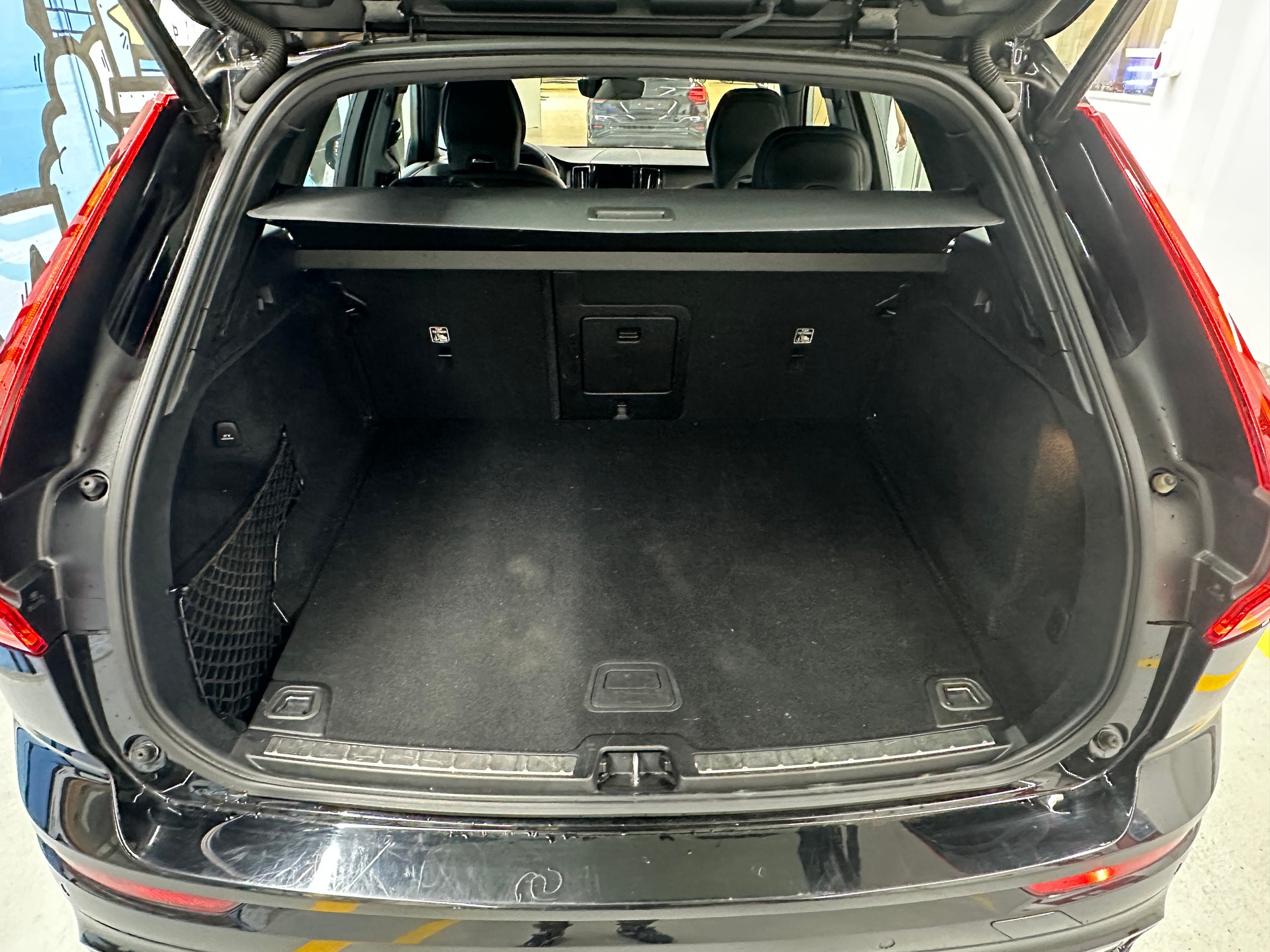 VOLVO XC60 B5 Diesel Mild Hybrid AWD R-Design Geartronic-image-5