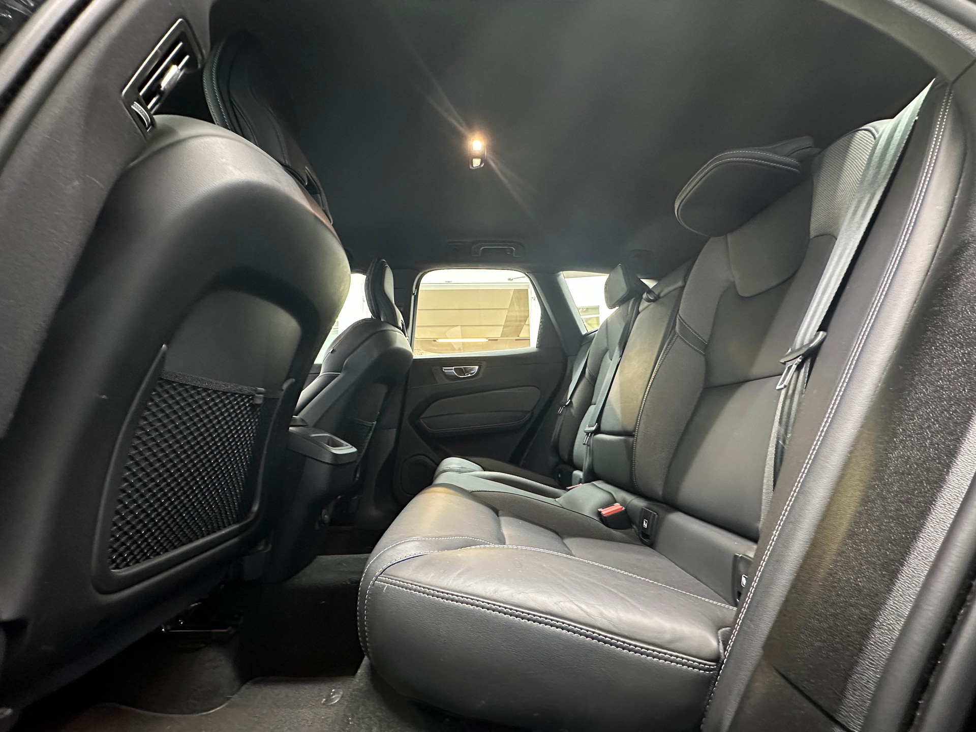 VOLVO XC60 B5 Diesel Mild Hybrid AWD R-Design Geartronic-image-8