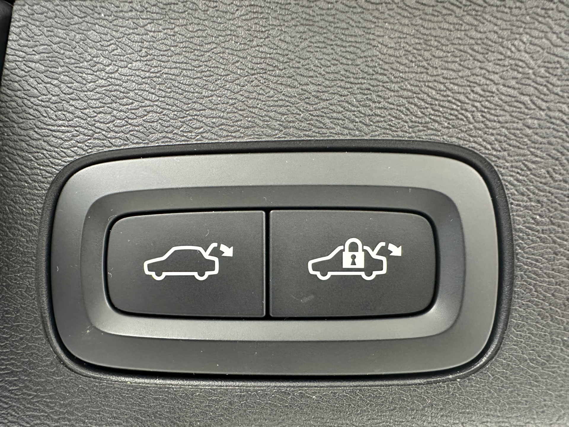 VOLVO XC60 B5 Diesel Mild Hybrid AWD R-Design Geartronic-image-12