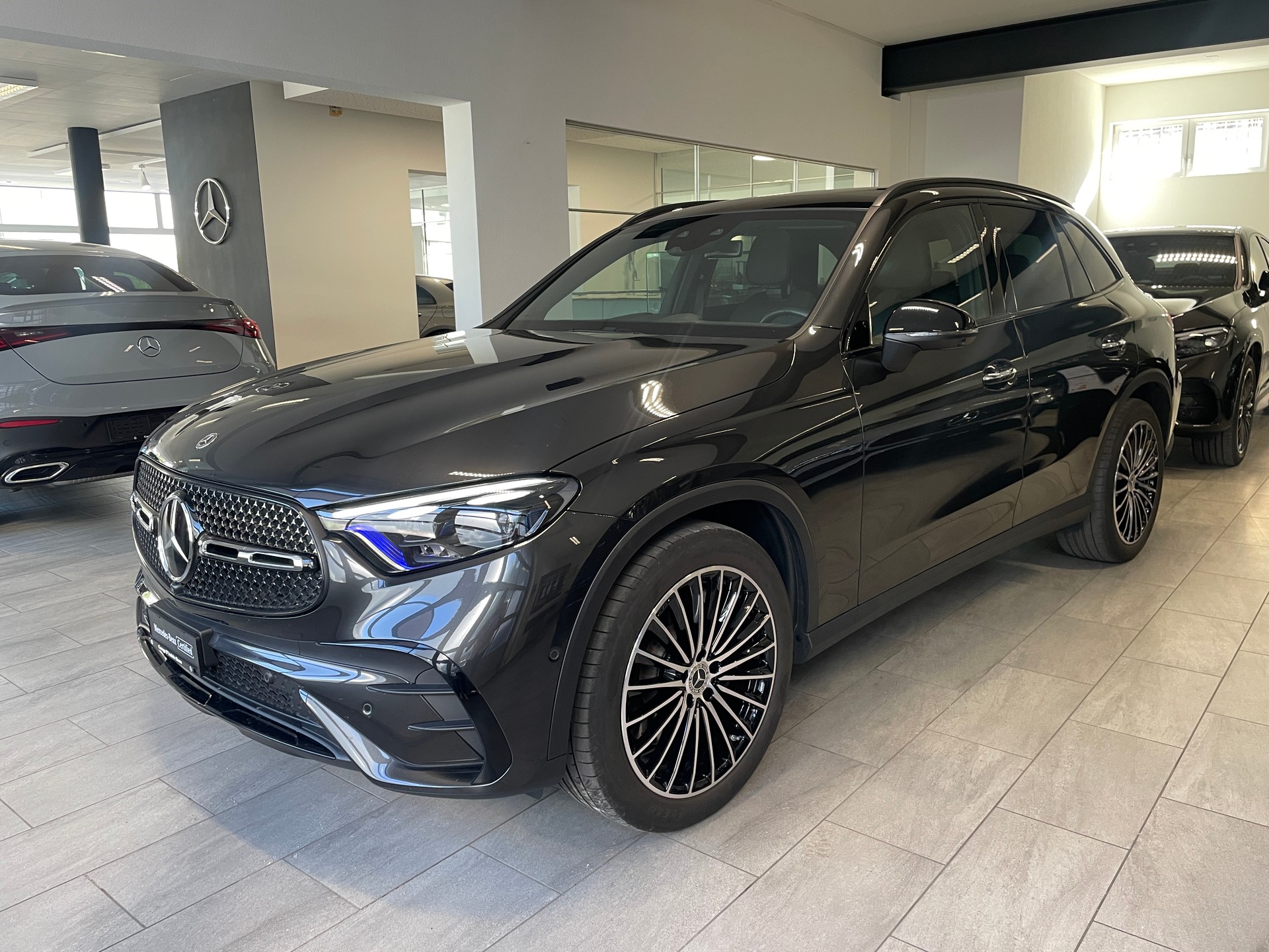 MERCEDES-BENZ GLC 300 4Matic AMG Line 9G-Tronic-image-0