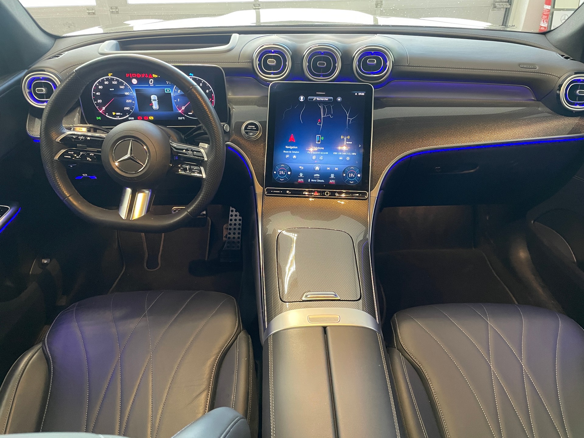 MERCEDES-BENZ GLC 300 4Matic AMG Line 9G-Tronic-image-12