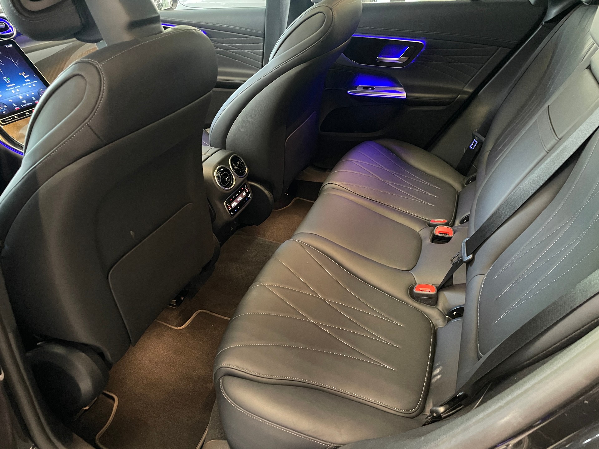 MERCEDES-BENZ GLC 300 4Matic AMG Line 9G-Tronic-image-10