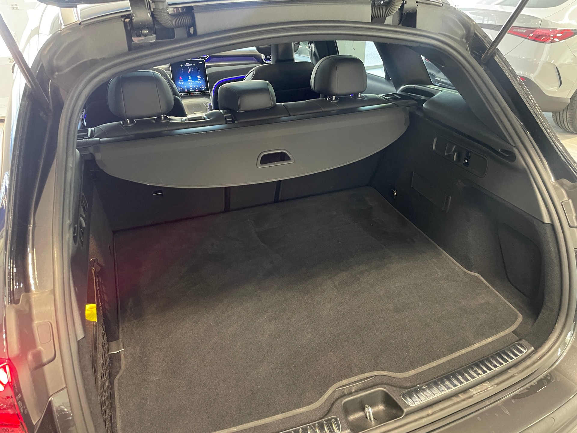 MERCEDES-BENZ GLC 300 4Matic AMG Line 9G-Tronic-image-8