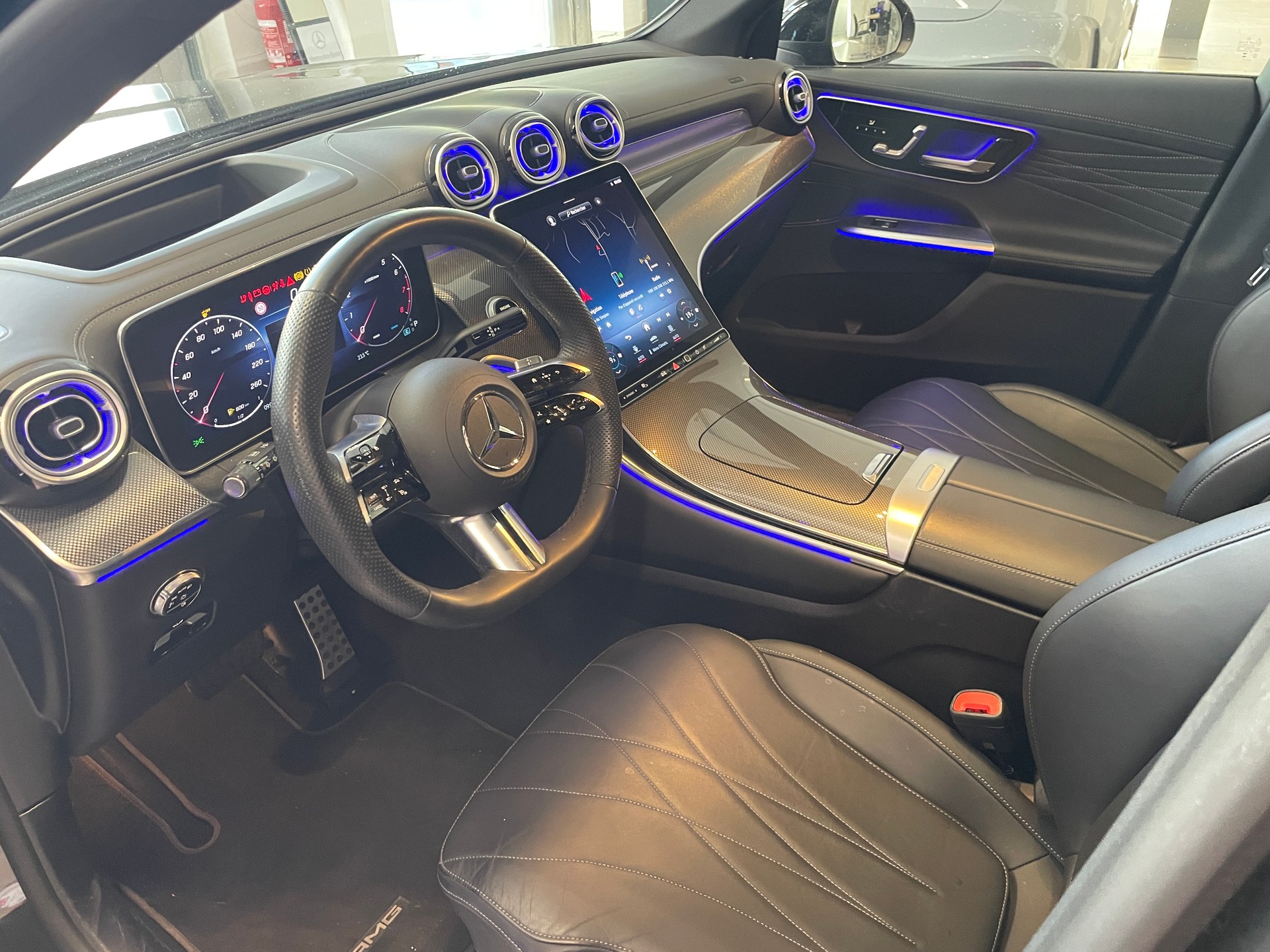 MERCEDES-BENZ GLC 300 4Matic AMG Line 9G-Tronic-image-9