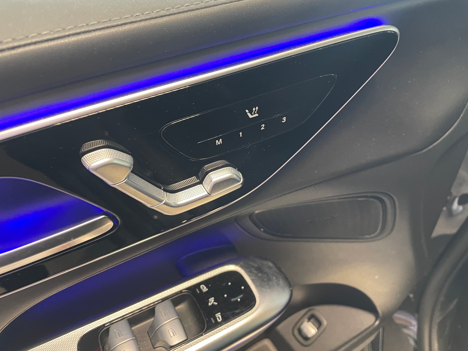 MERCEDES-BENZ GLC 300 4Matic AMG Line 9G-Tronic-image-13