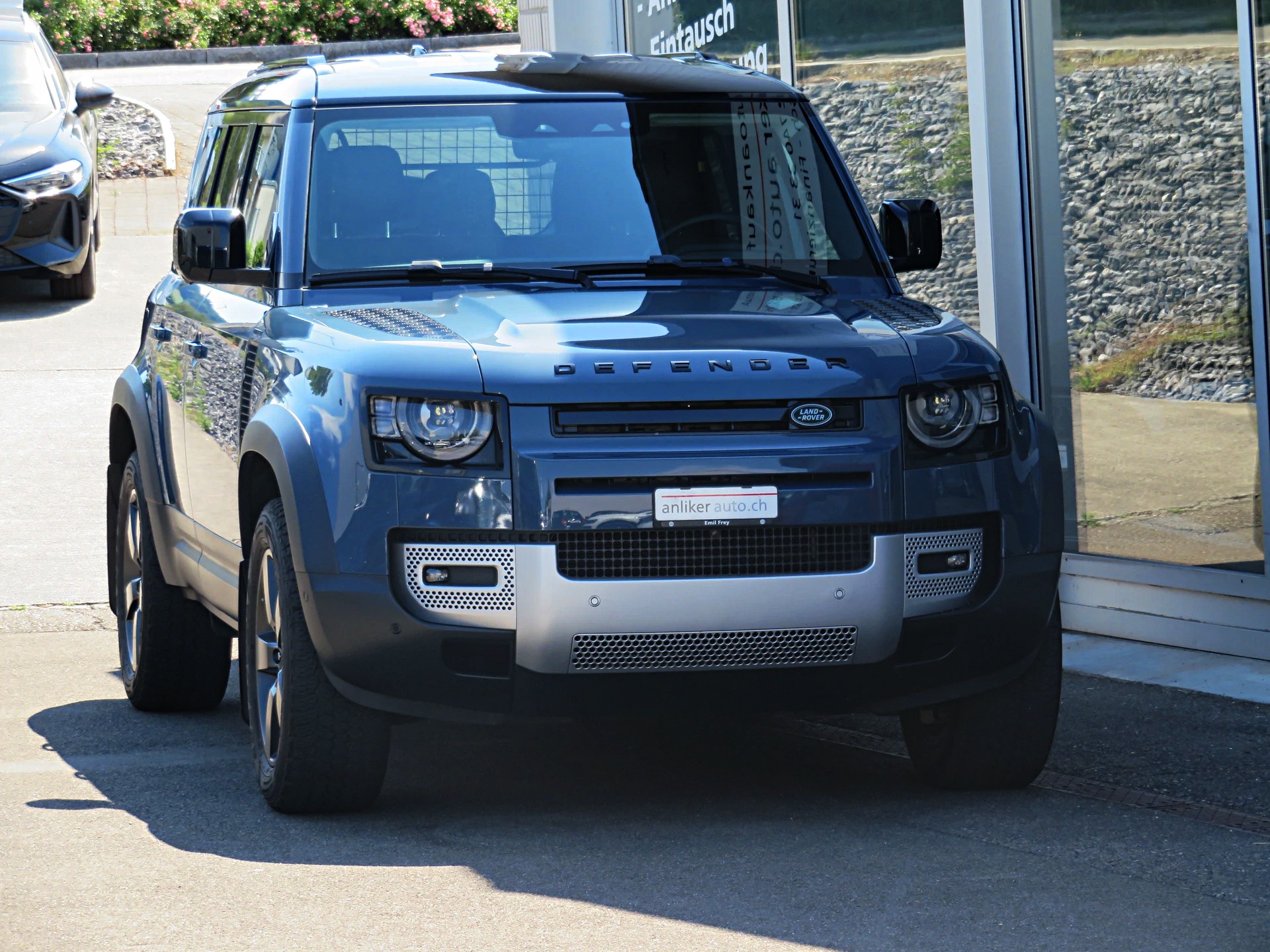 LAND ROVER Defender 110 D240 SD4 AT8-image-1