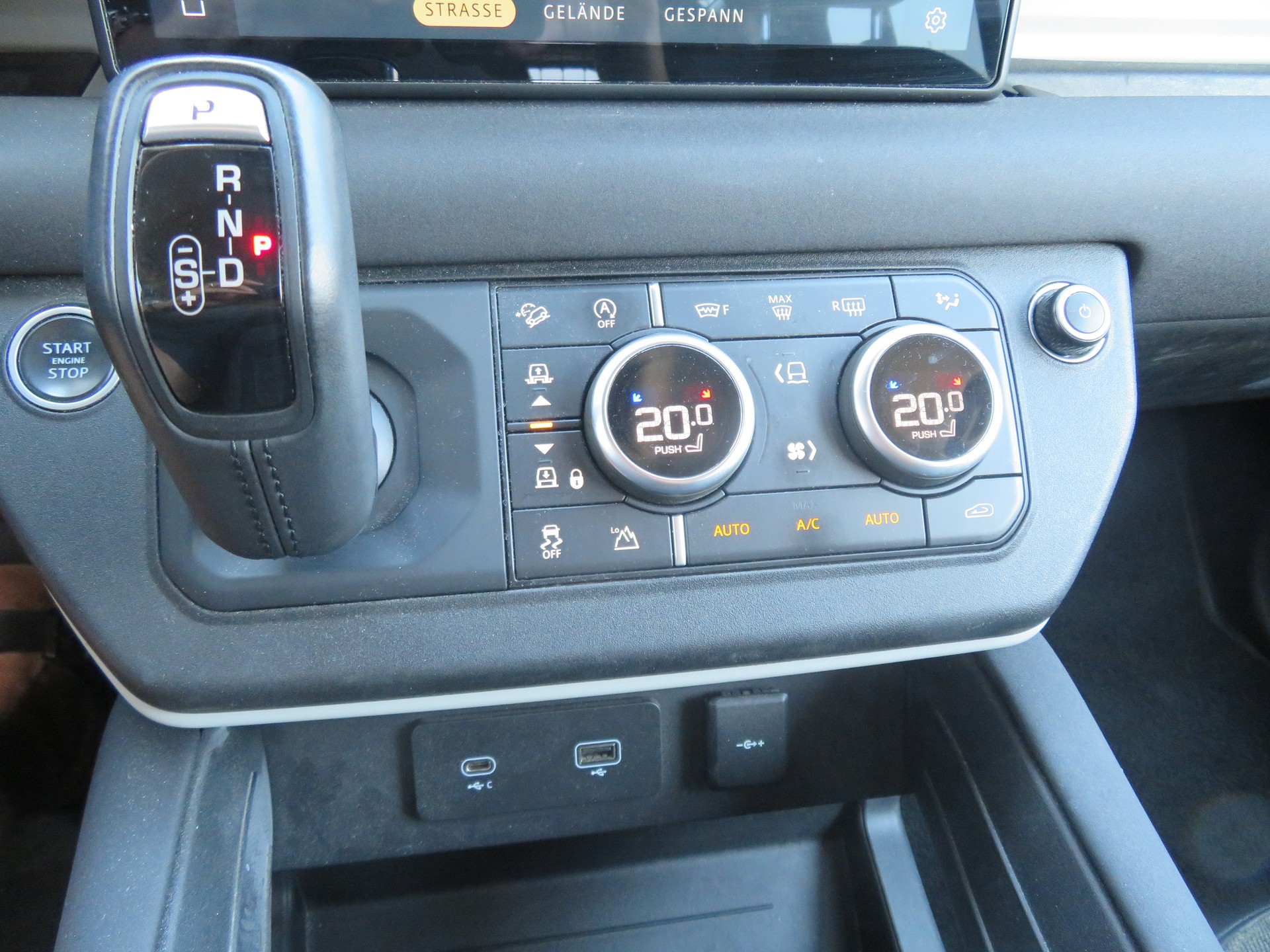 LAND ROVER Defender 110 D240 SD4 AT8-image-10