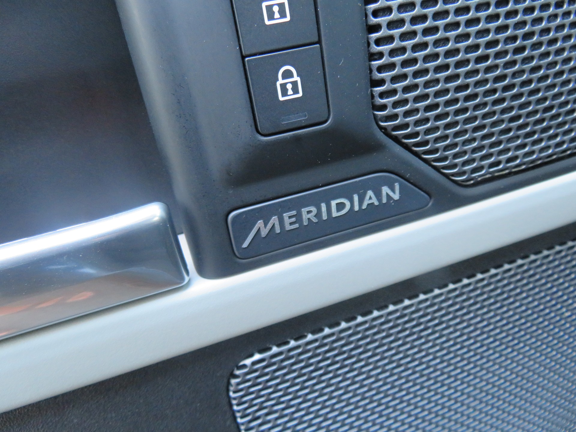 LAND ROVER Defender 110 D240 SD4 AT8-image-6