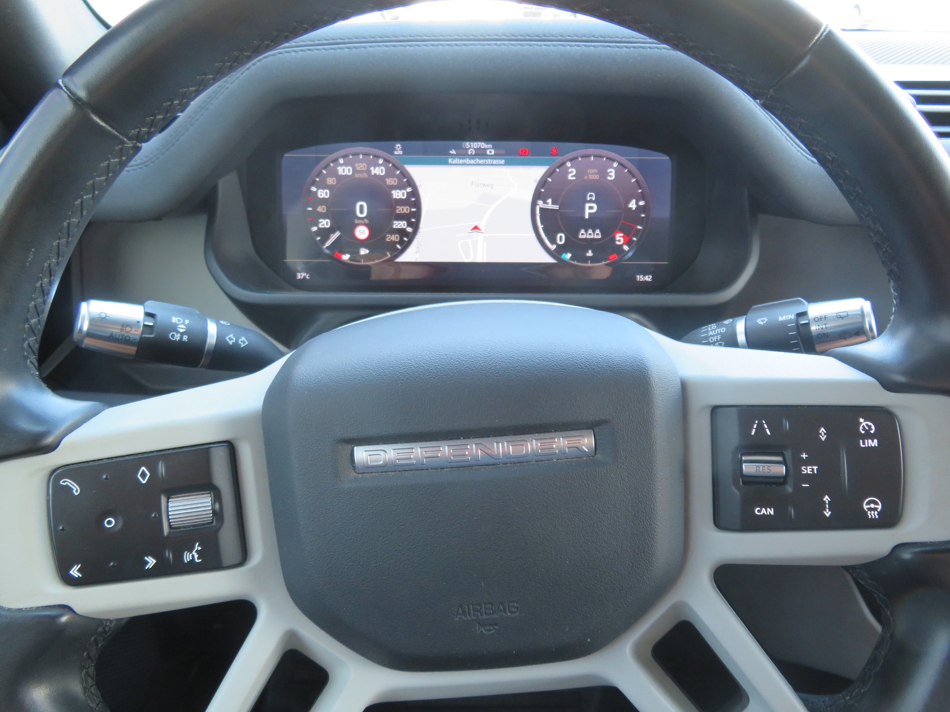 LAND ROVER Defender 110 D240 SD4 AT8-image-8