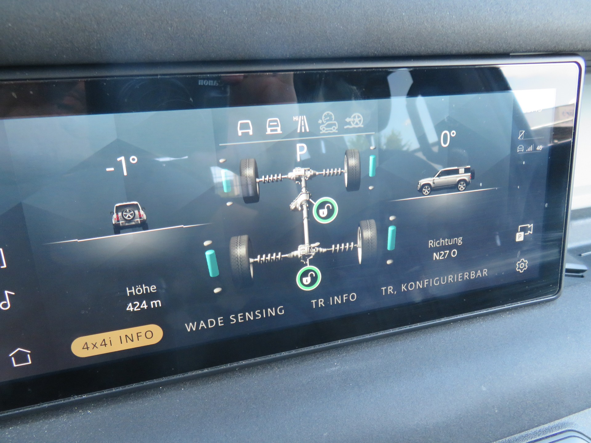 LAND ROVER Defender 110 D240 SD4 AT8-image-12