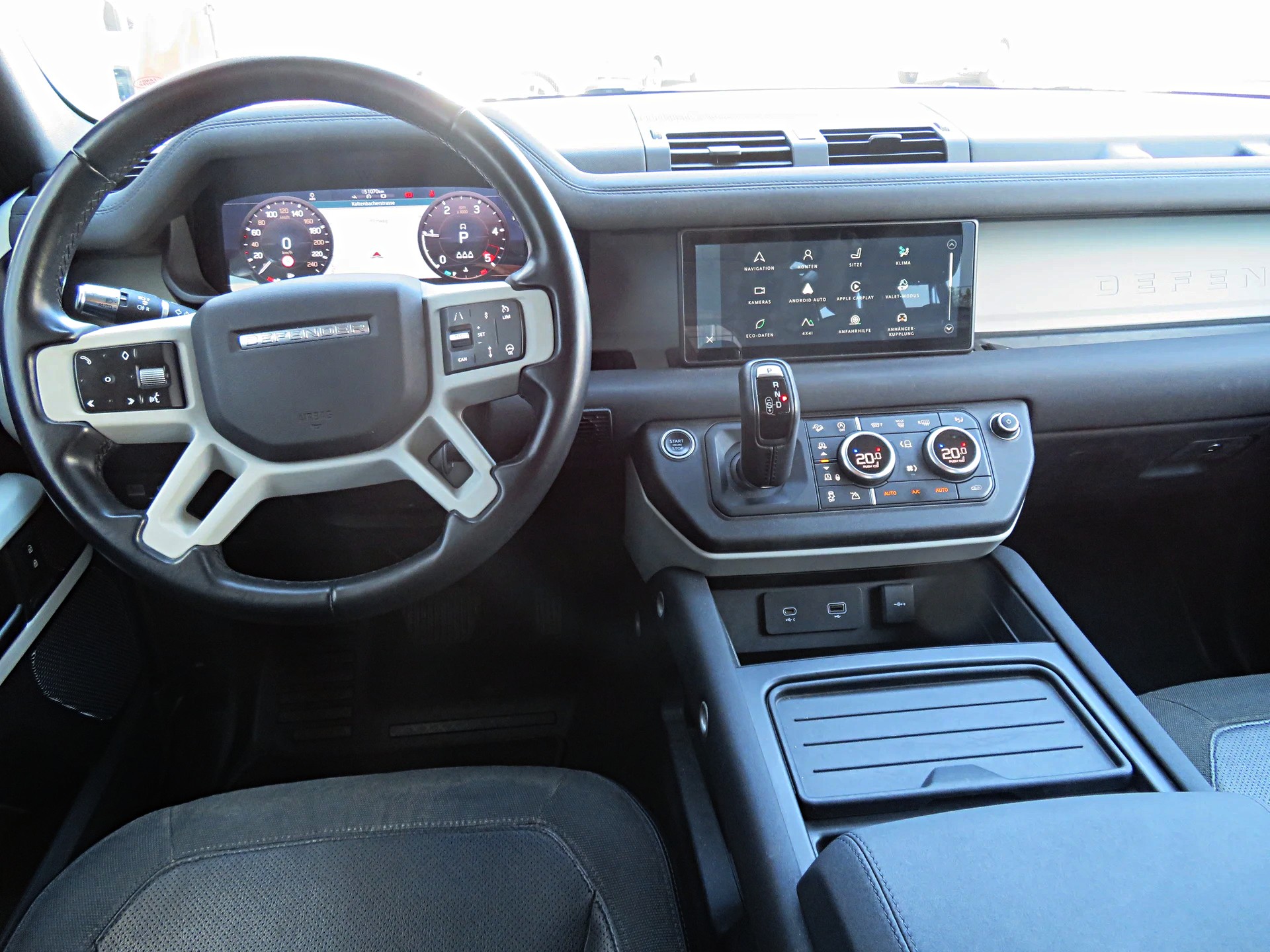 LAND ROVER Defender 110 D240 SD4 AT8-image-4