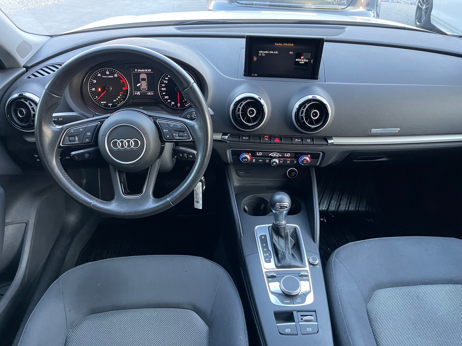 AUDI A3 Sportback 1.4 TFSI Design S-tronic-image-14
