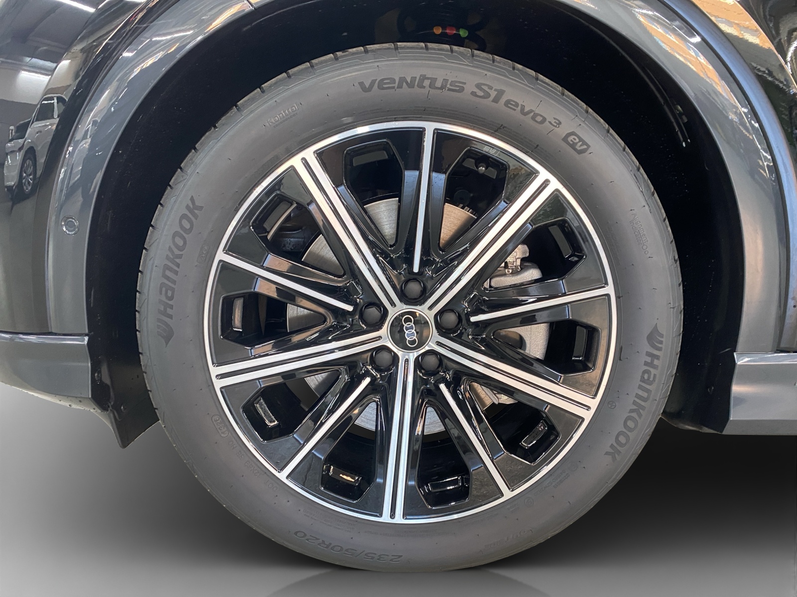 AUDI Q4 e-tron 45 Attraction quattro-image-15