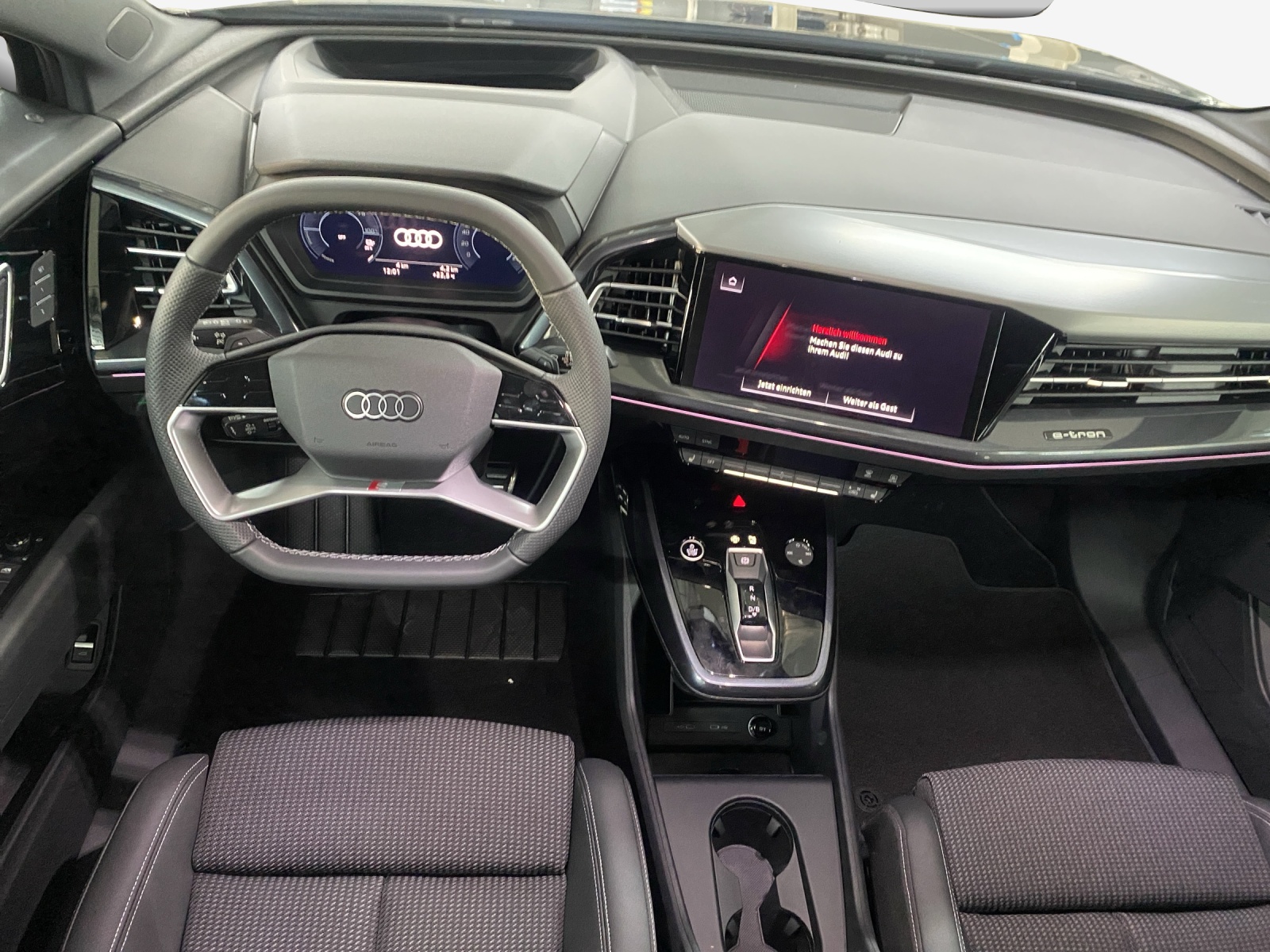 AUDI Q4 e-tron 45 Attraction quattro-image-8