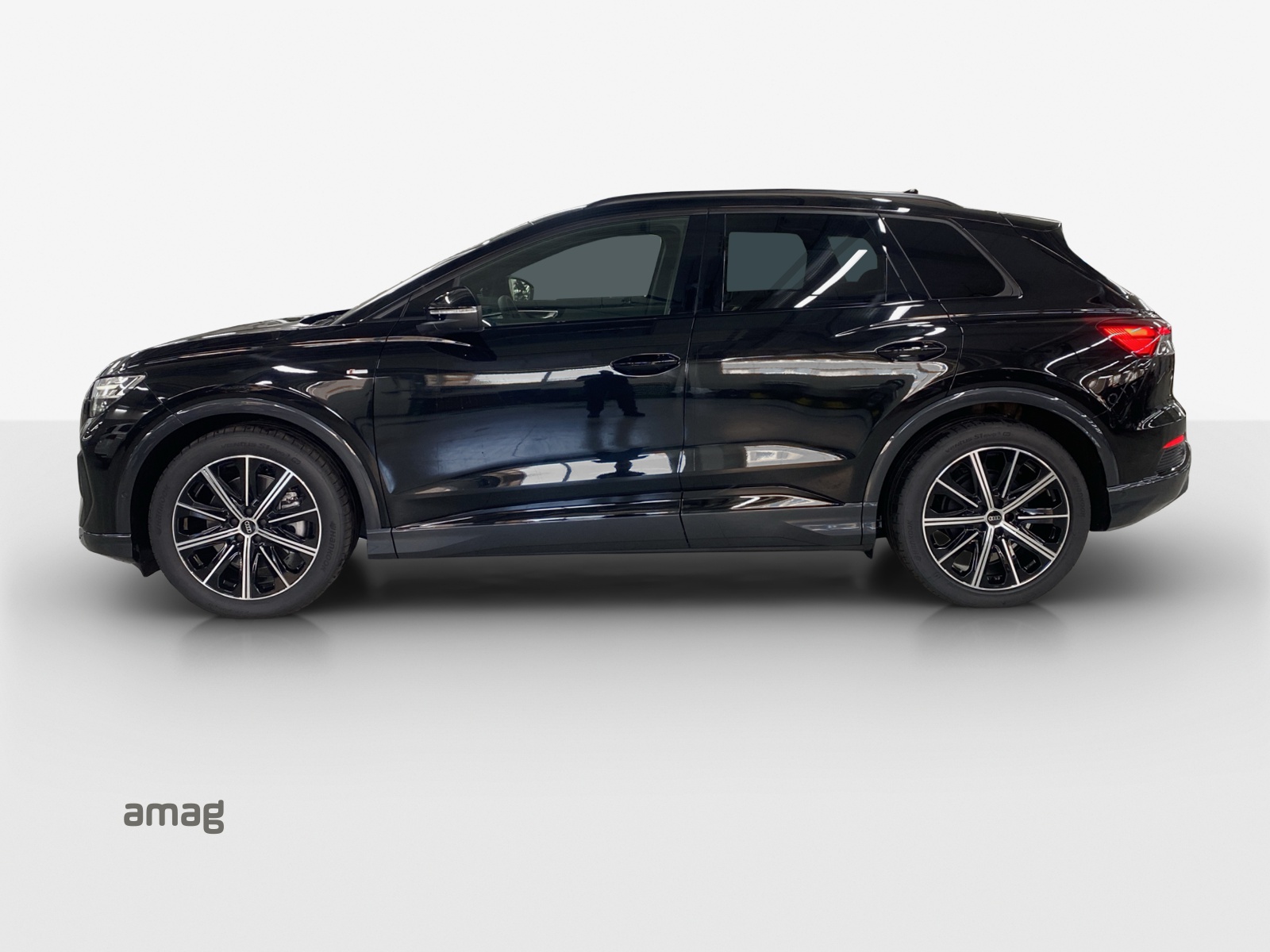 AUDI Q4 e-tron 45 Attraction quattro-image-1