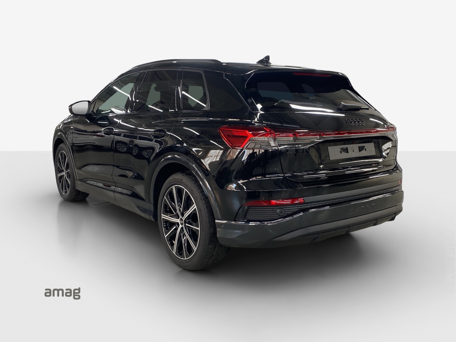 AUDI Q4 e-tron 45 Attraction quattro-image-2