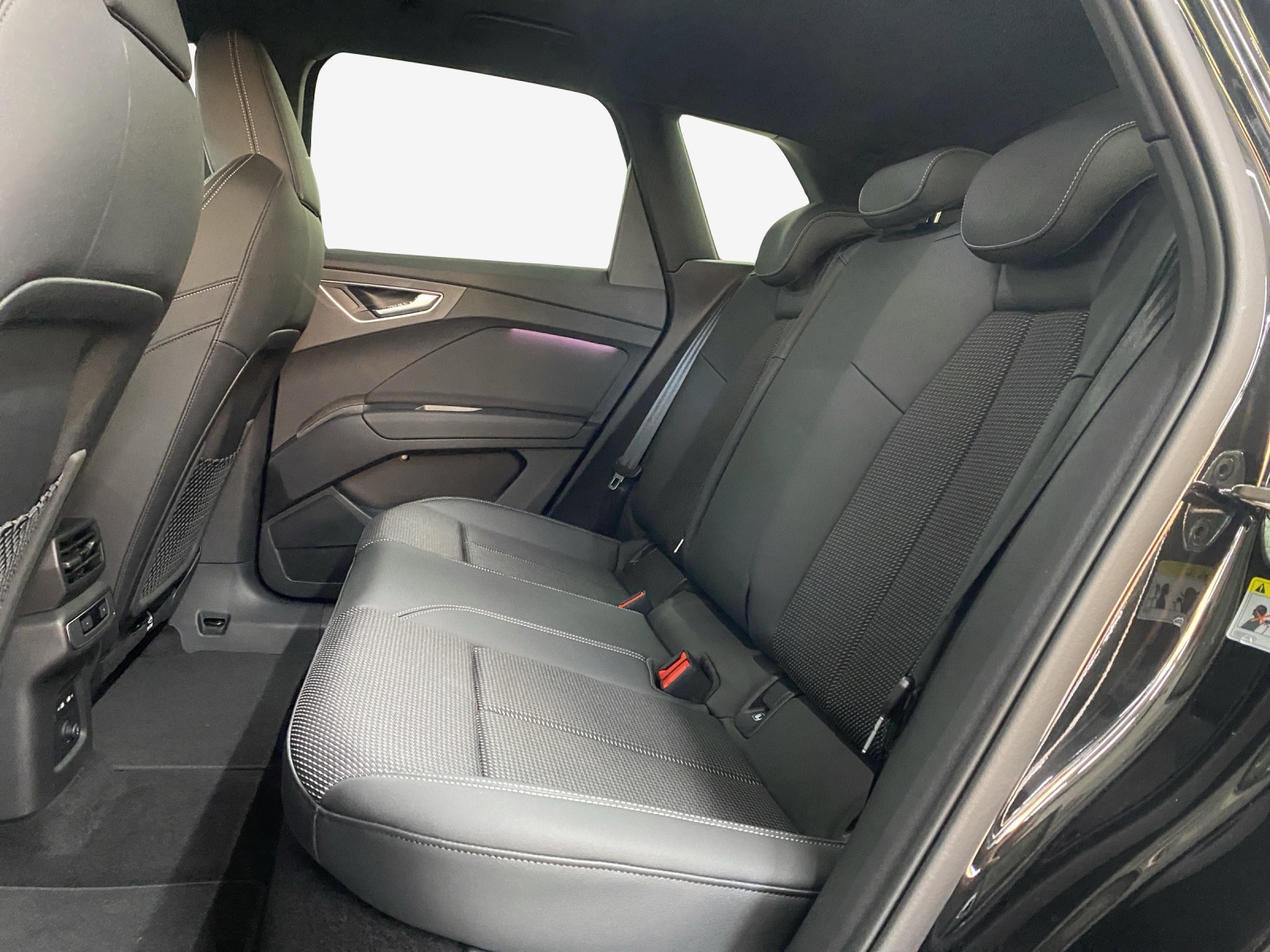 AUDI Q4 e-tron 45 Attraction quattro-image-11