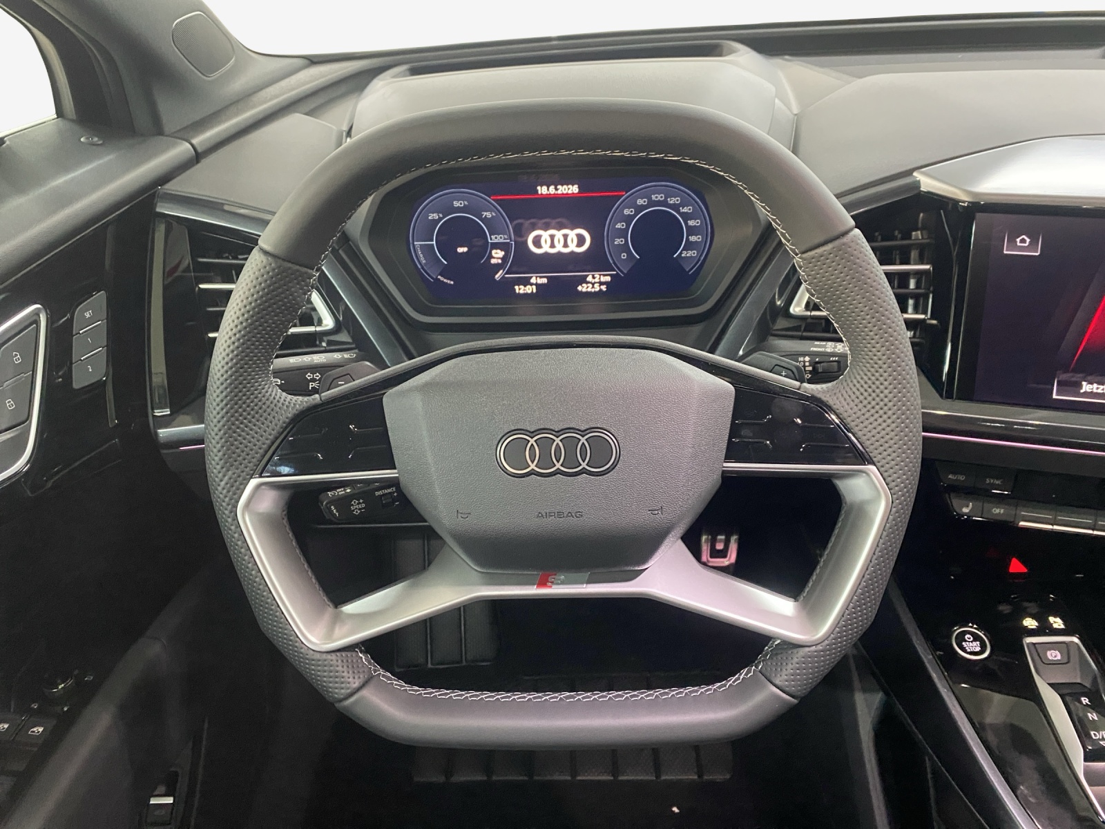 AUDI Q4 e-tron 45 Attraction quattro-image-9
