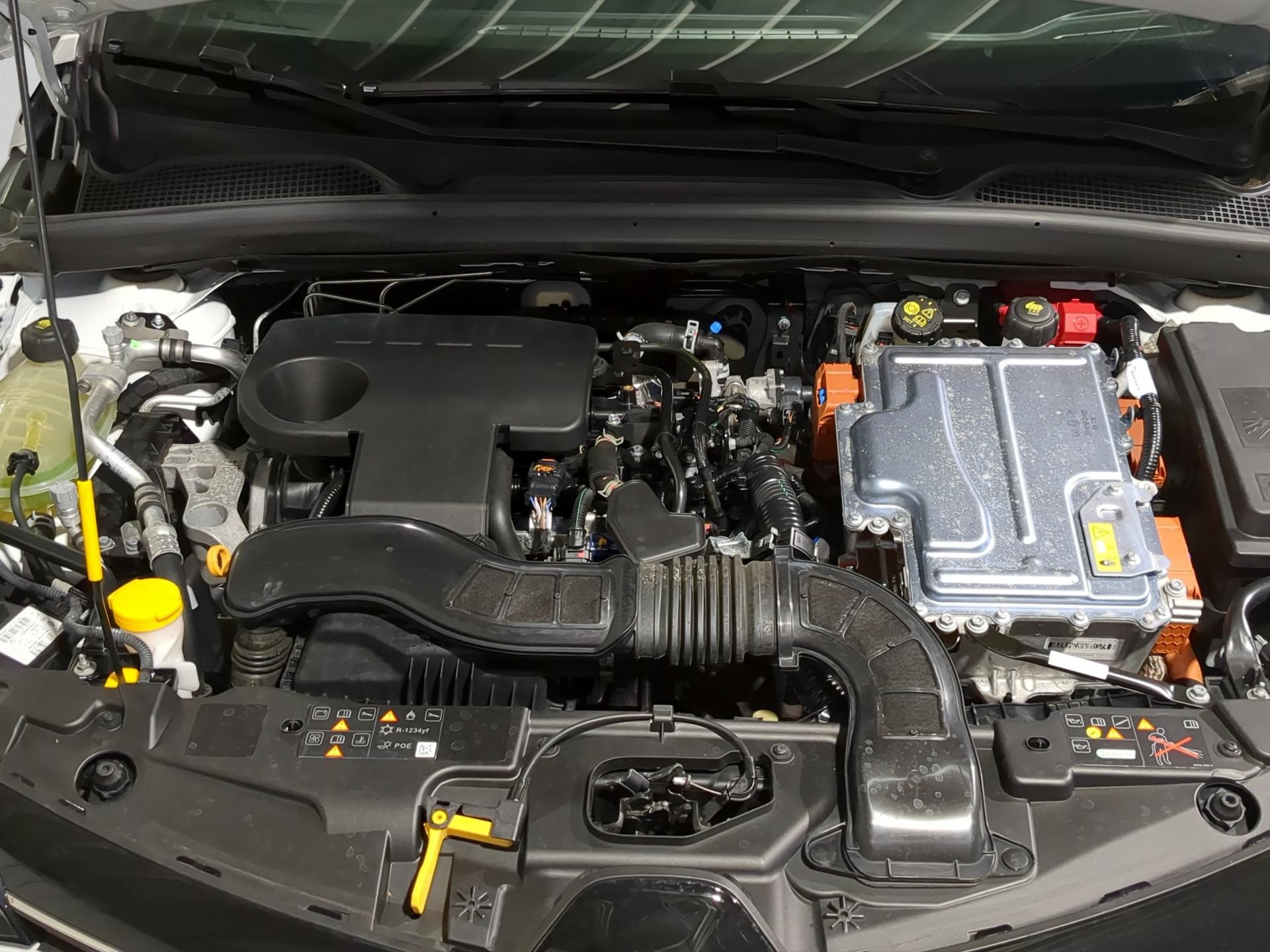 RENAULT Clio 1.6 E-Tech Techno-image-22