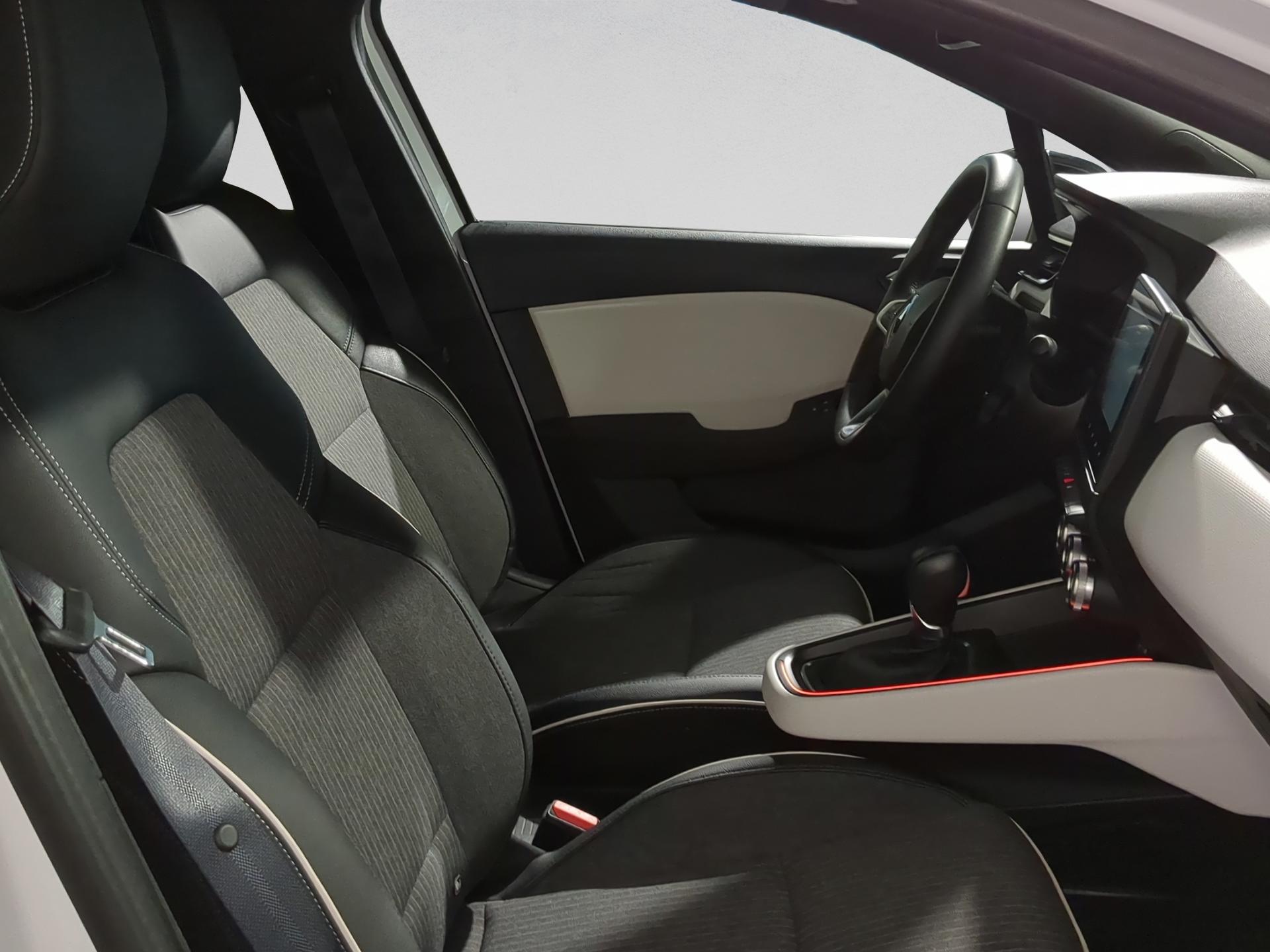 RENAULT Clio 1.6 E-Tech Techno-image-15