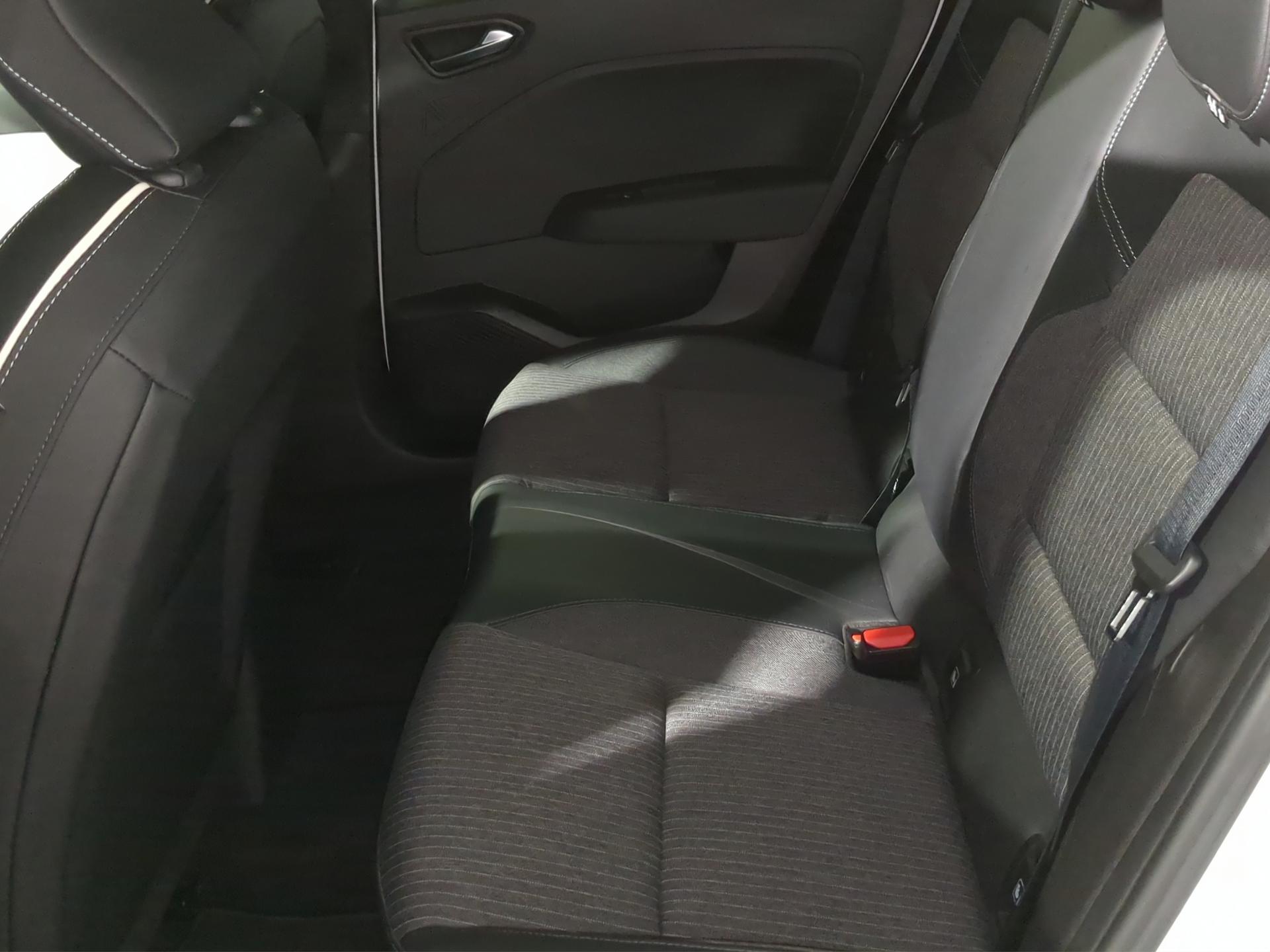 RENAULT Clio 1.6 E-Tech Techno-image-13