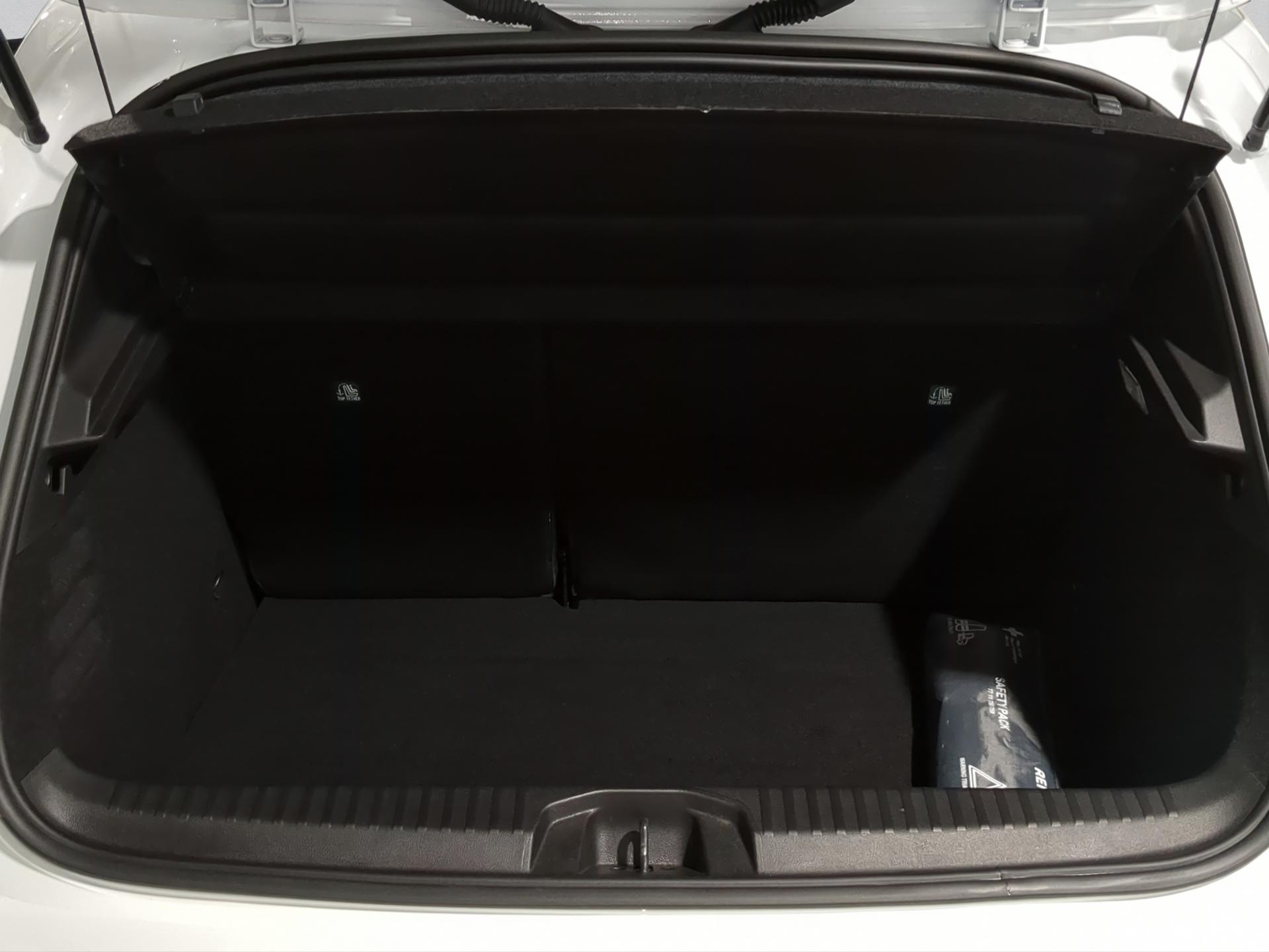 RENAULT Clio 1.6 E-Tech Techno-image-14
