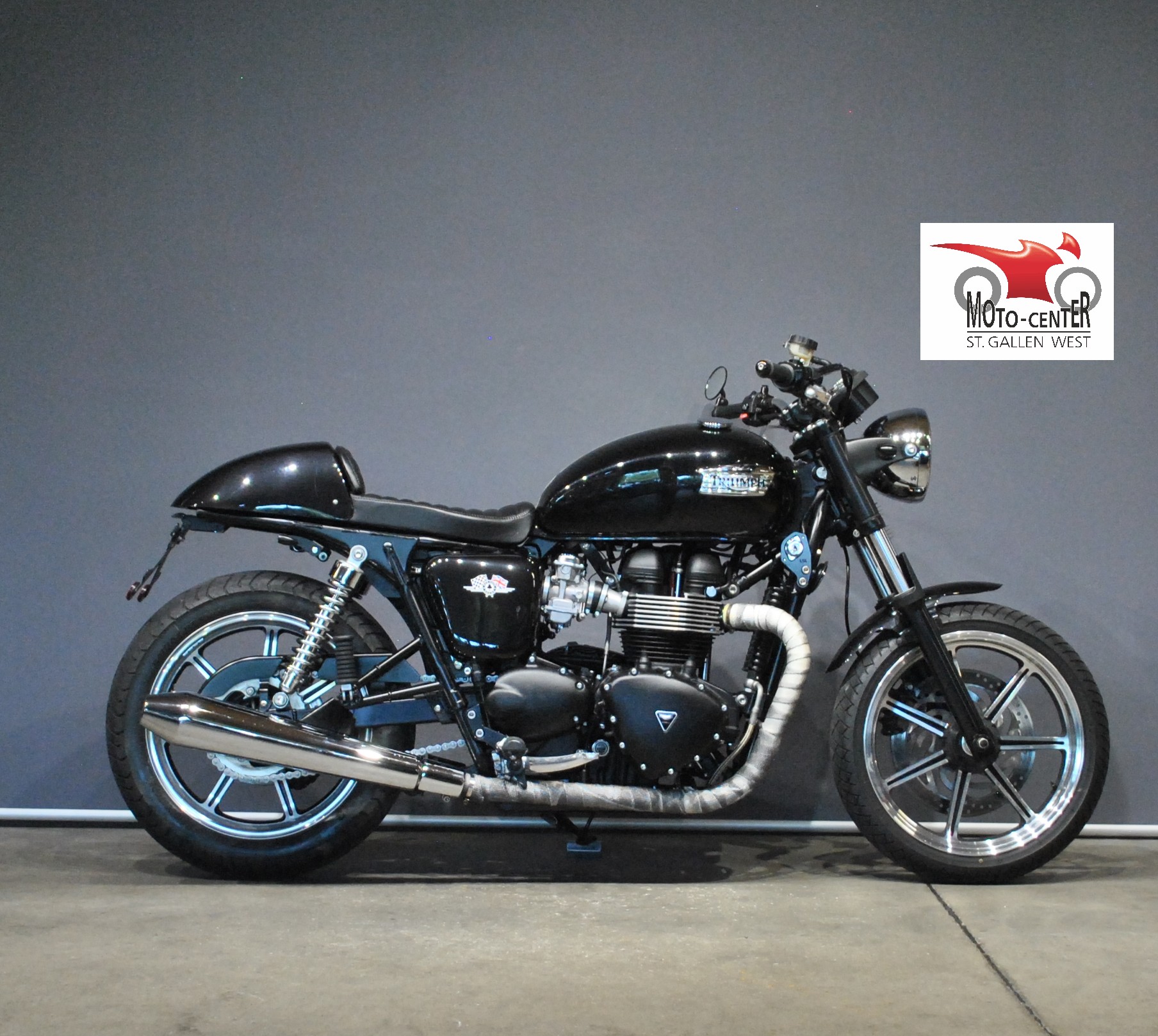 TRIUMPH Bonneville 900 i-showroom-element-1