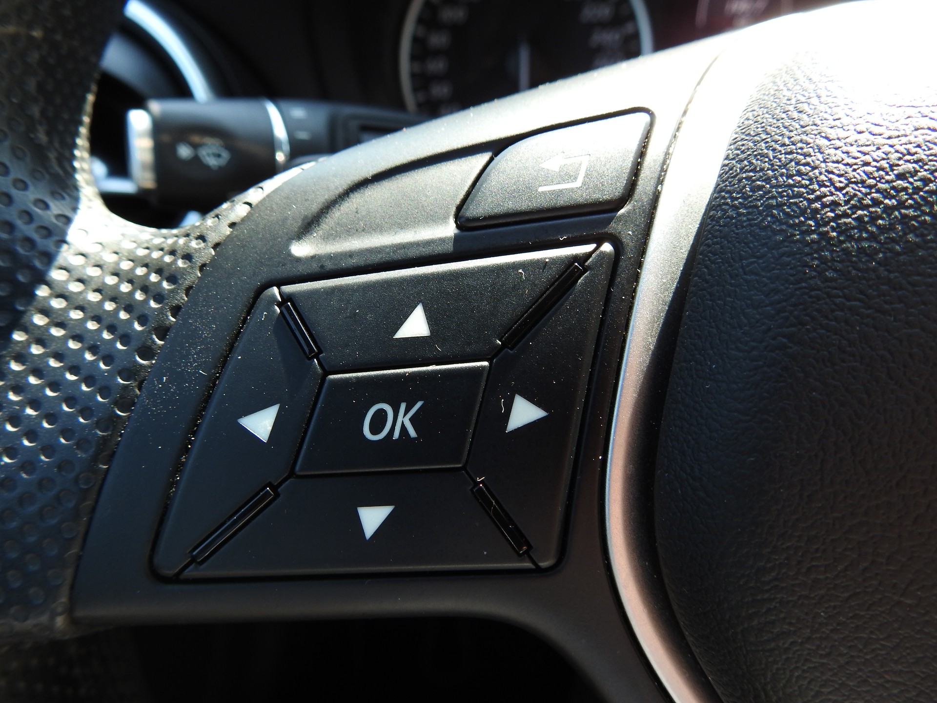 MERCEDES-BENZ A 220 Style 4Matic 7G-DCT-image-27
