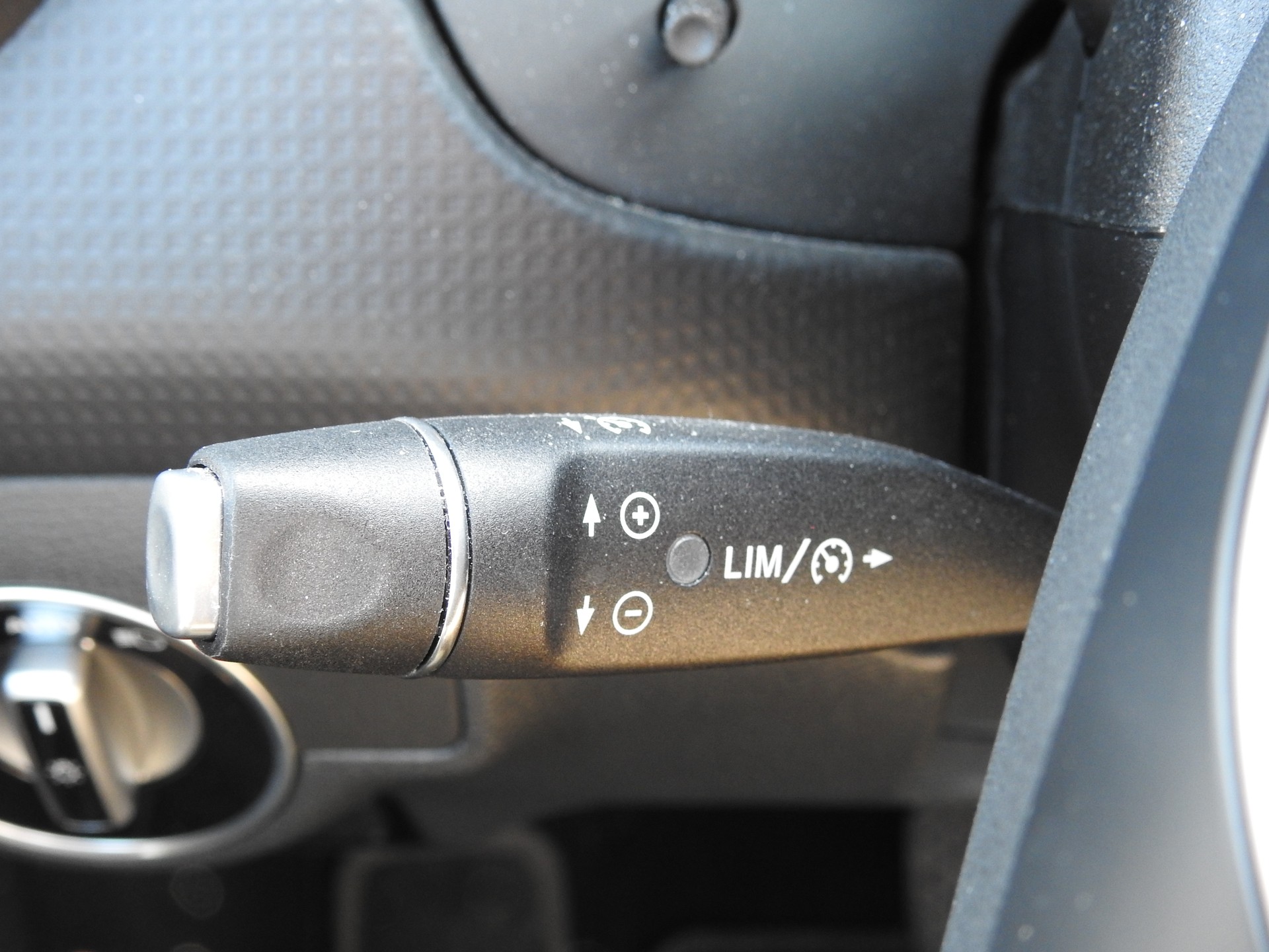 MERCEDES-BENZ A 220 Style 4Matic 7G-DCT-image-28
