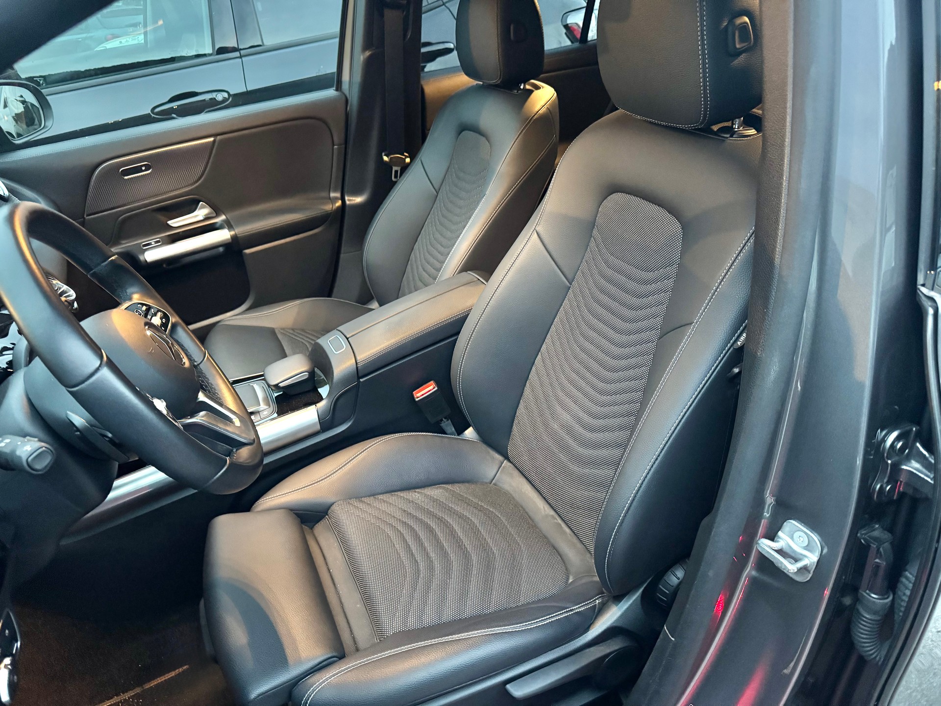 MERCEDES-BENZ GLA 200 4Matic Progressive 8G-DCT ## Auto CH gratis service-image-8