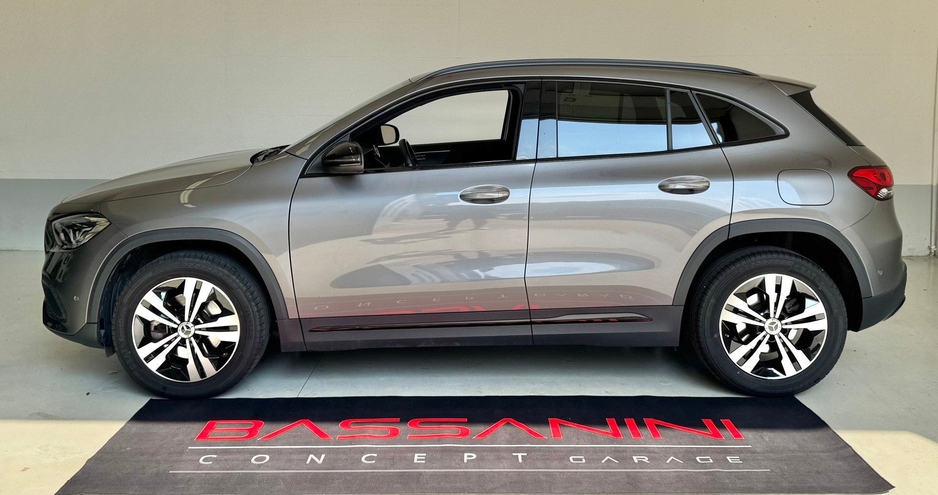 MERCEDES-BENZ GLA 200 4Matic Progressive 8G-DCT ## Auto CH gratis service