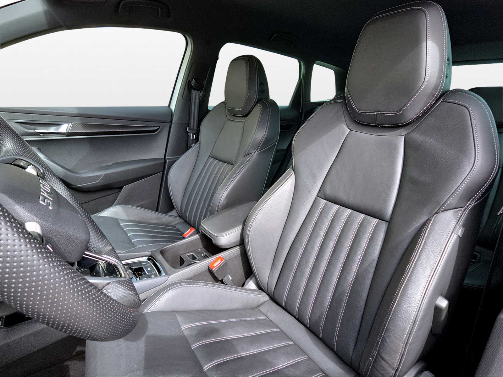 SKODA Karoq 2.0 TSI SportLine 4x4 DSG-image-7