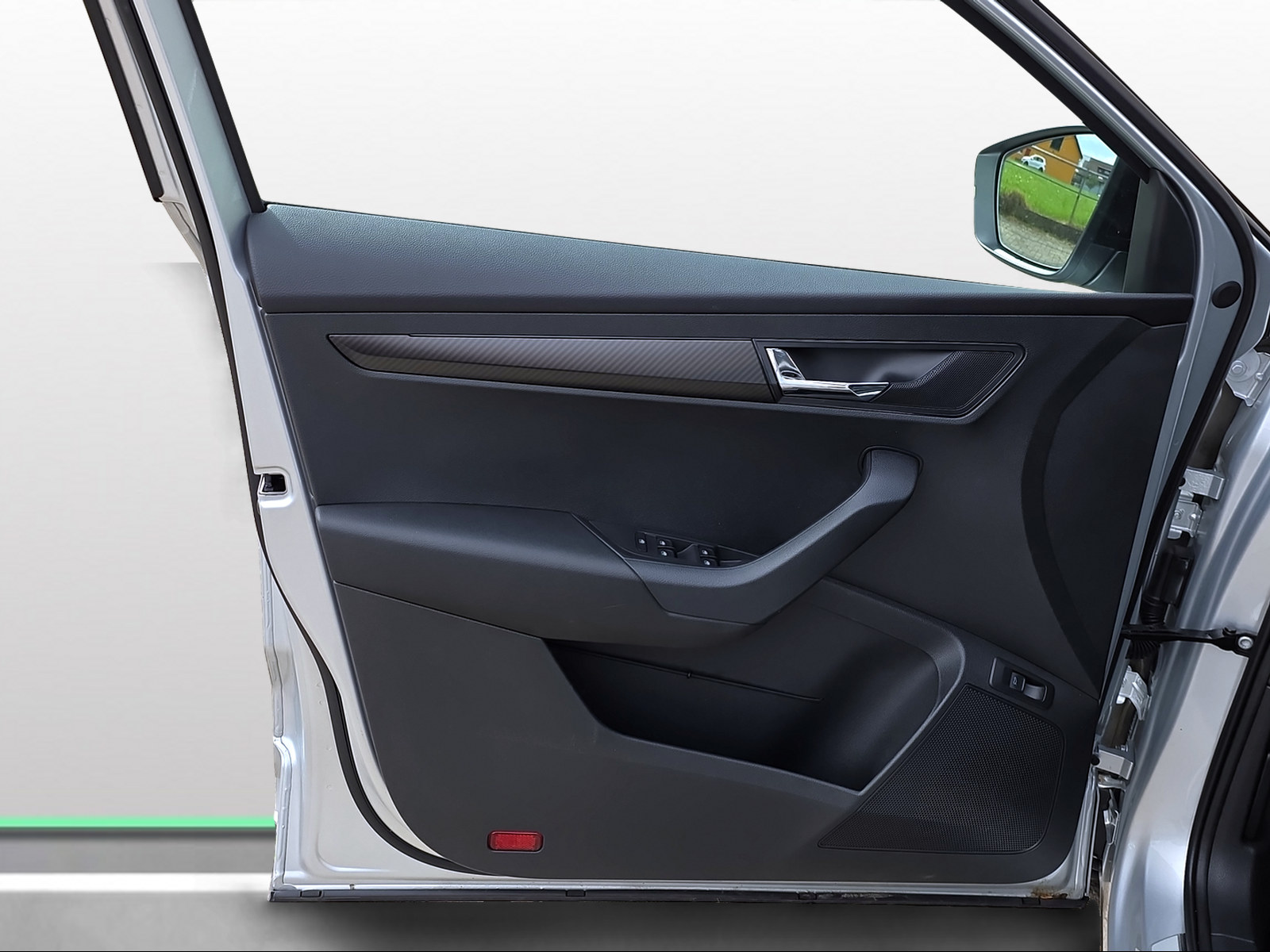 SKODA Karoq 2.0 TSI SportLine 4x4 DSG-image-9