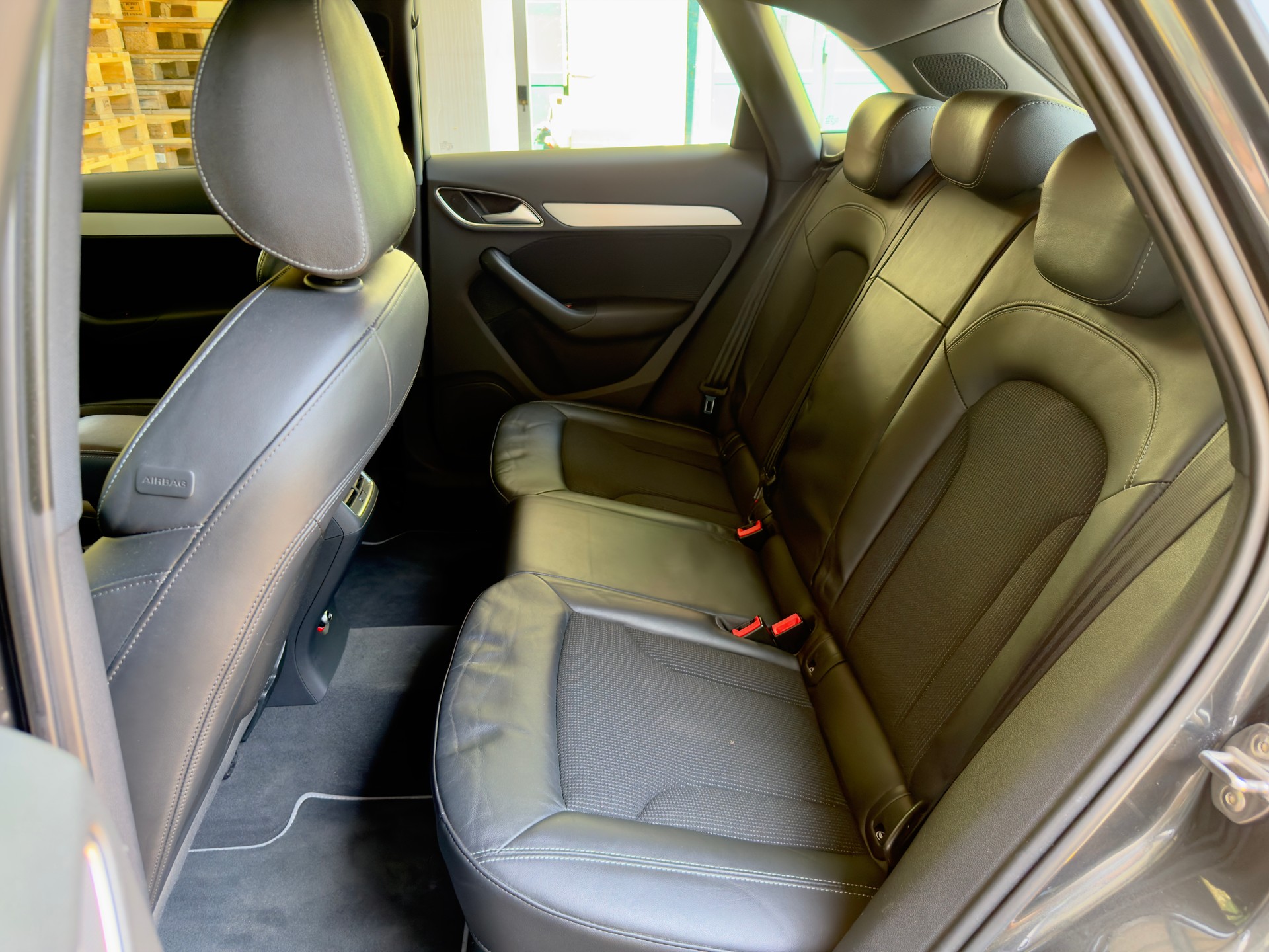 AUDI Q3 2.0 TDI quattro S-tronic-image-13