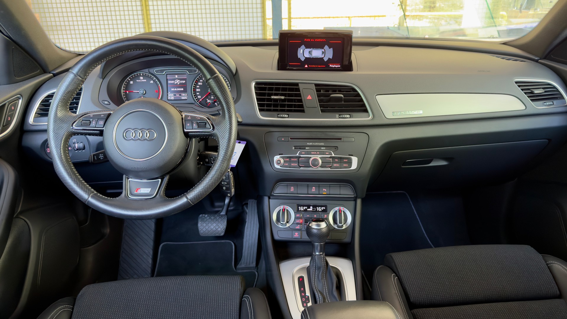 AUDI Q3 2.0 TDI quattro S-tronic-image-8