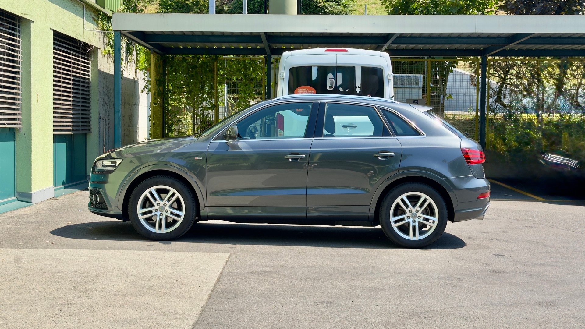 AUDI Q3 2.0 TDI quattro S-tronic-image-1