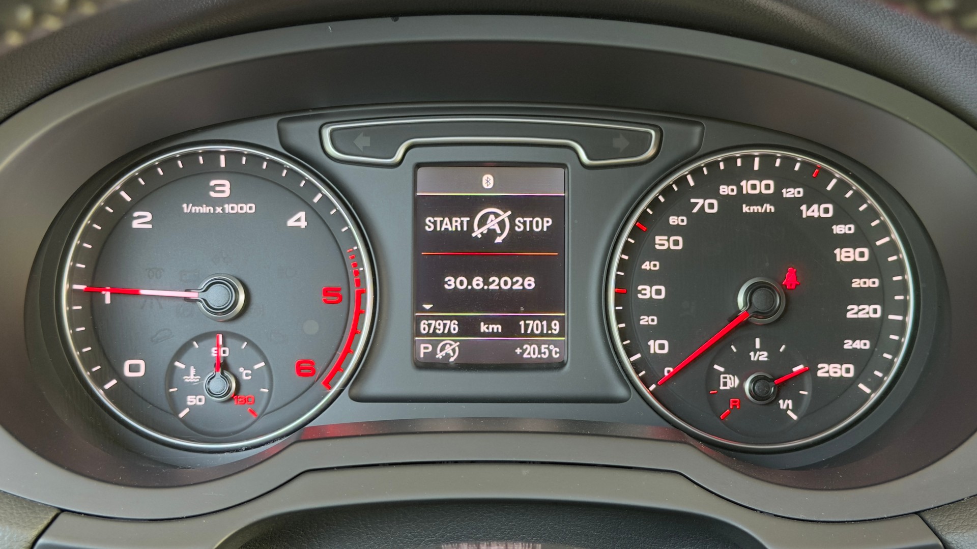 AUDI Q3 2.0 TDI quattro S-tronic-image-9