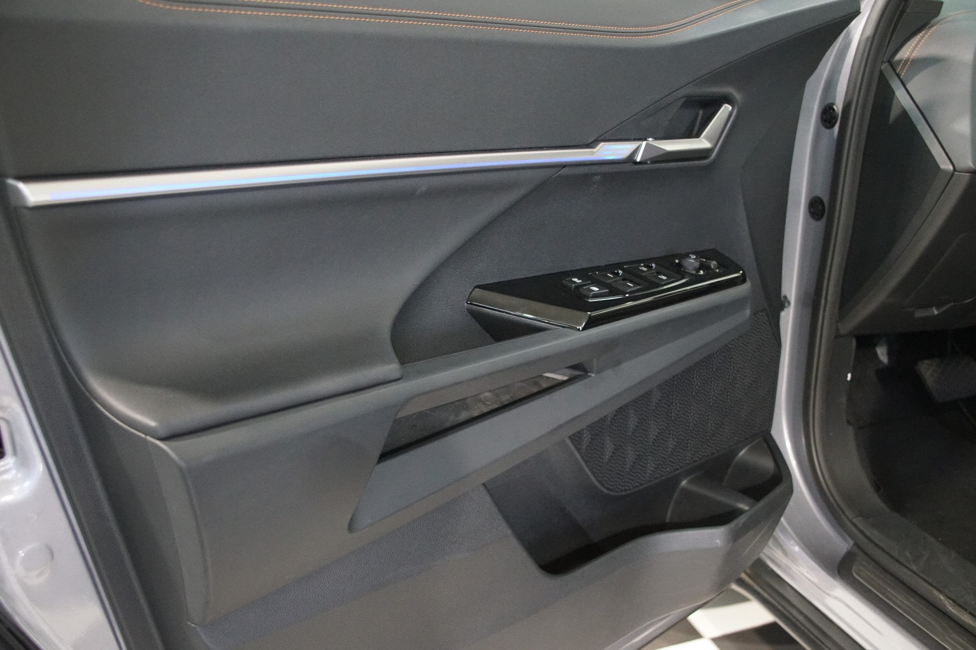 KGM-SsangYong Torres EVX 73 kWh Titanium **Swiss-Edition**-image-15