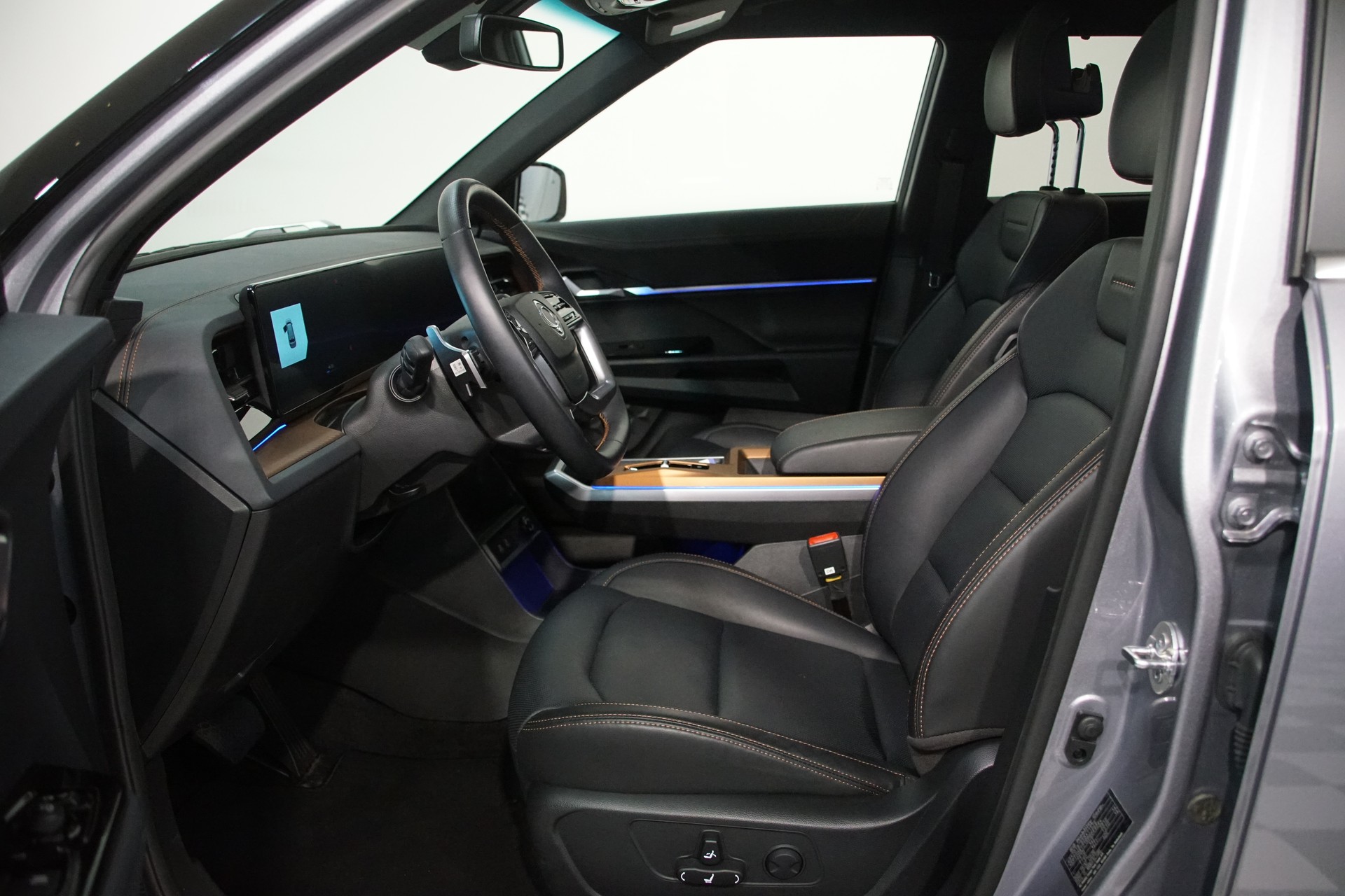 KGM-SsangYong Torres EVX 73 kWh Titanium **Swiss-Edition**-image-11