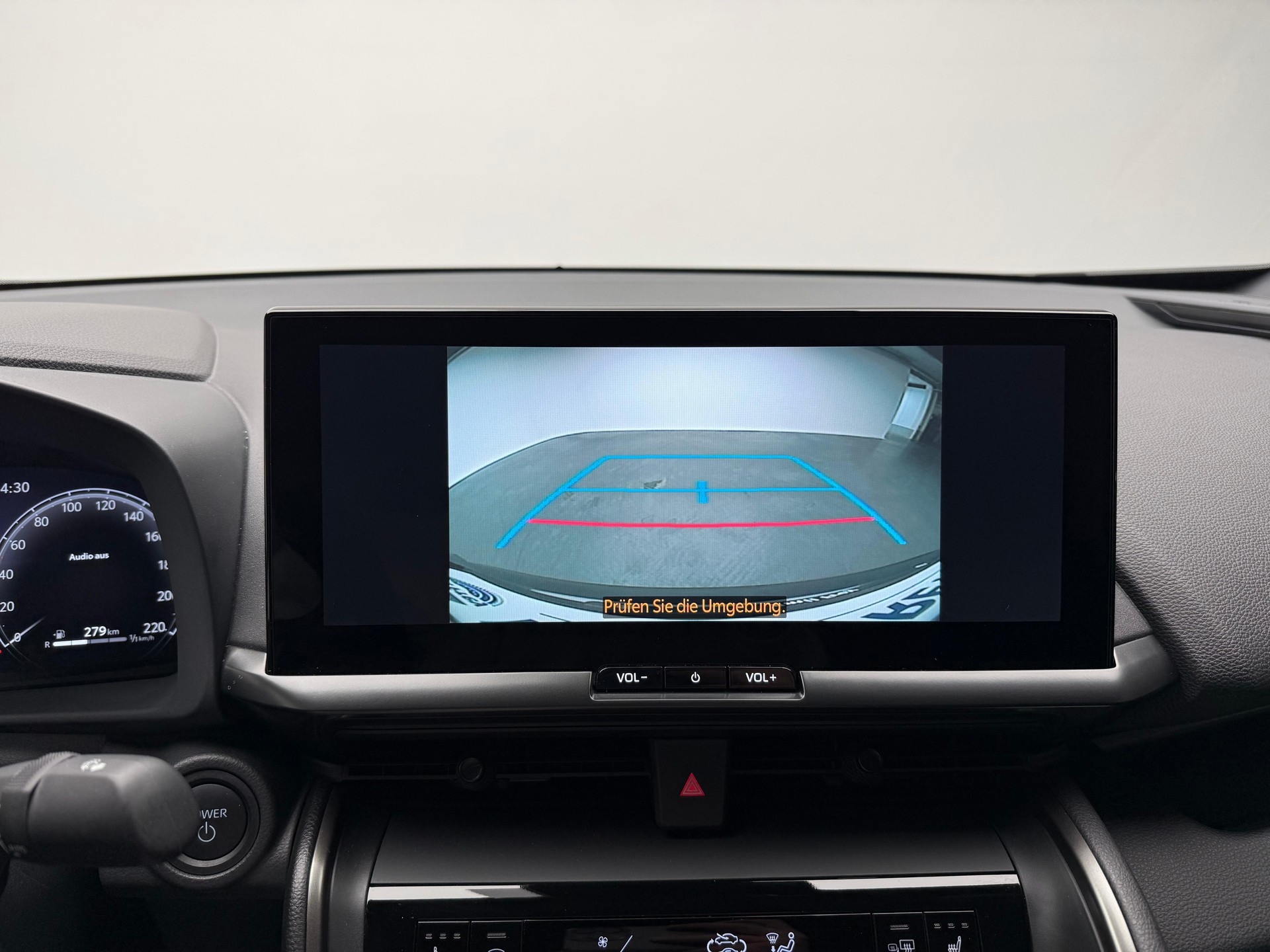 TOYOTA C-HR 2.0 PHEV Swiss Edition-image-11